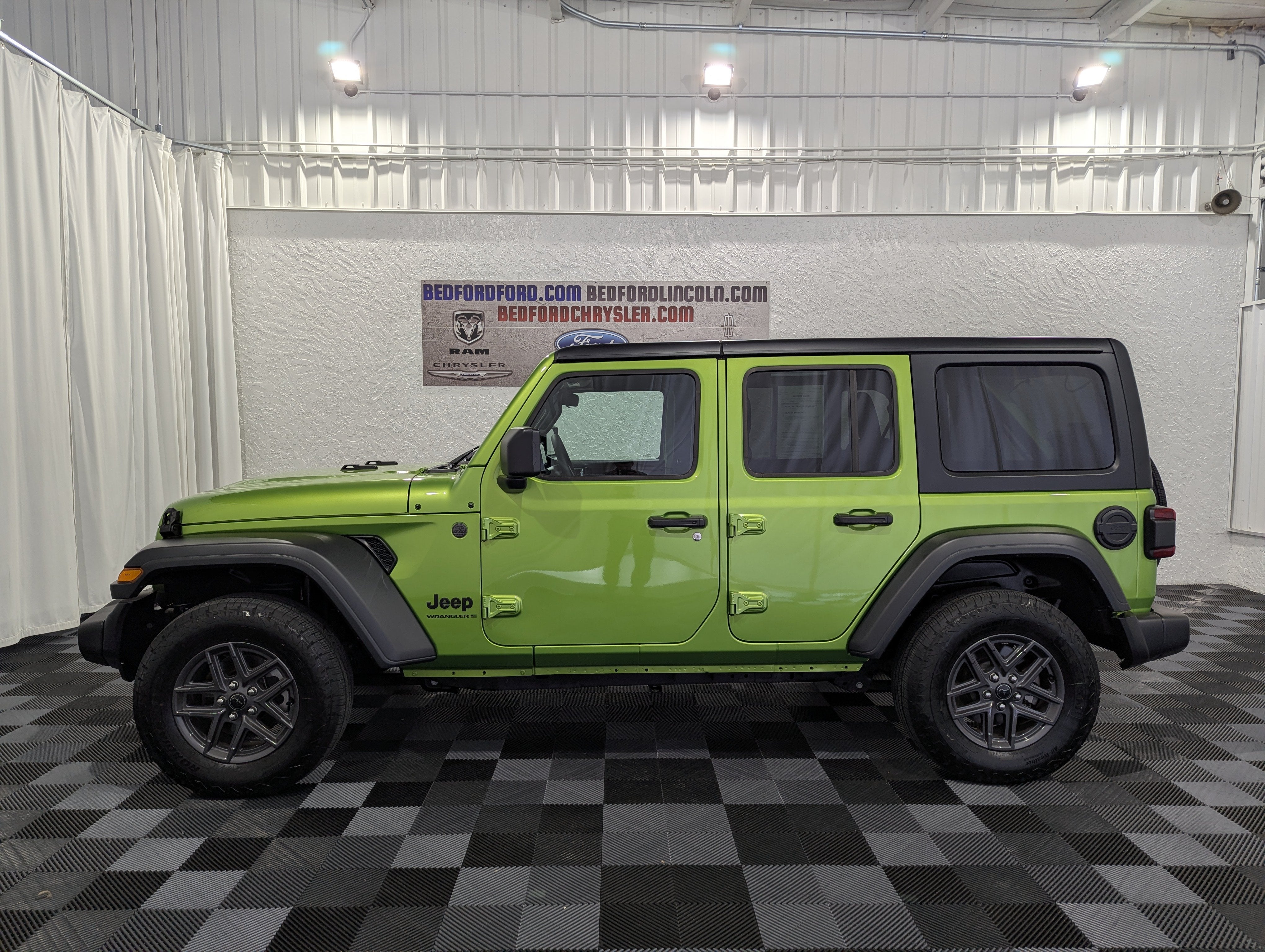 2025 Jeep Wrangler 4-Door Summit 4x4