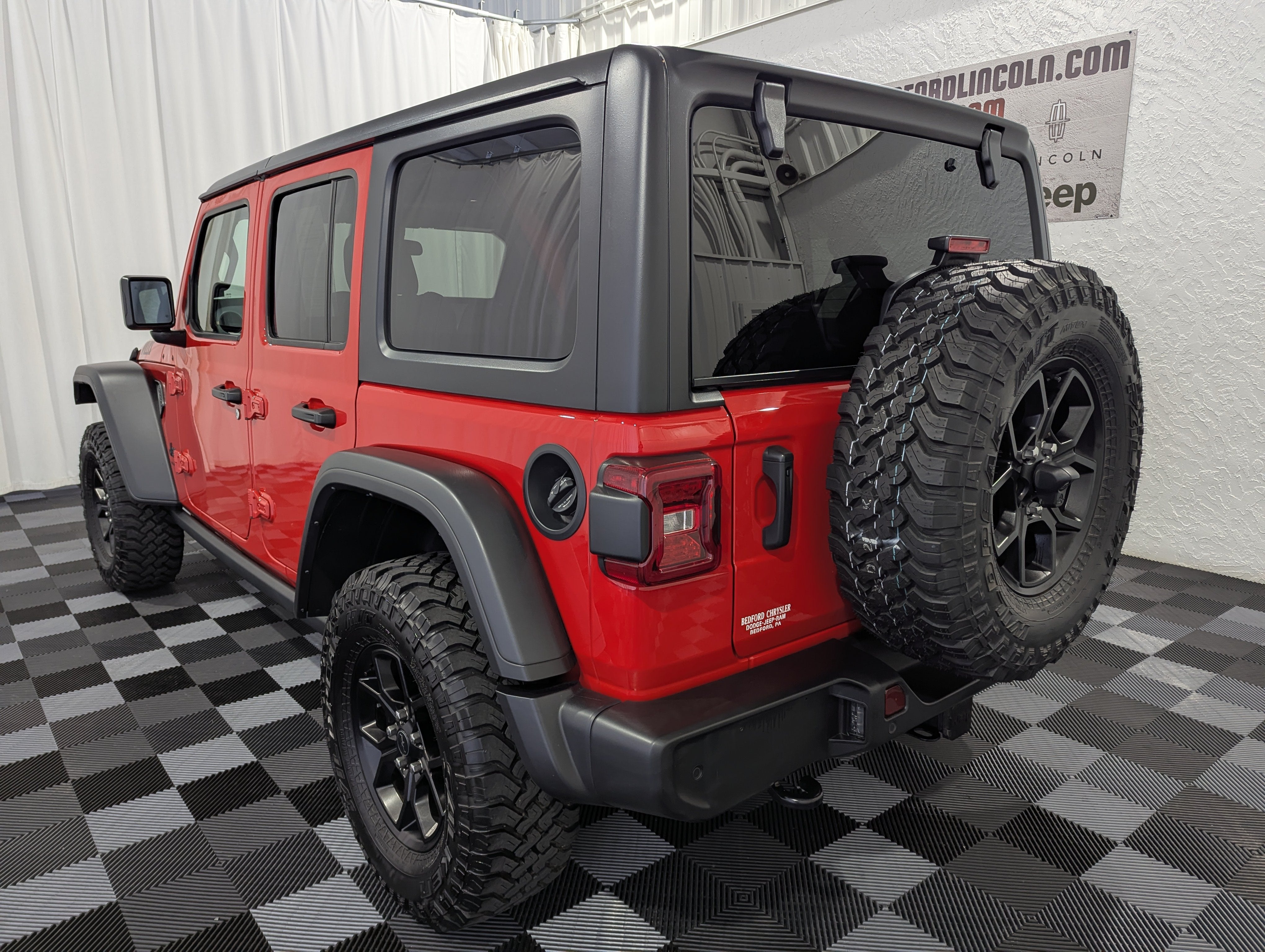 2025 Jeep Wrangler 4-Door Willys 4x4