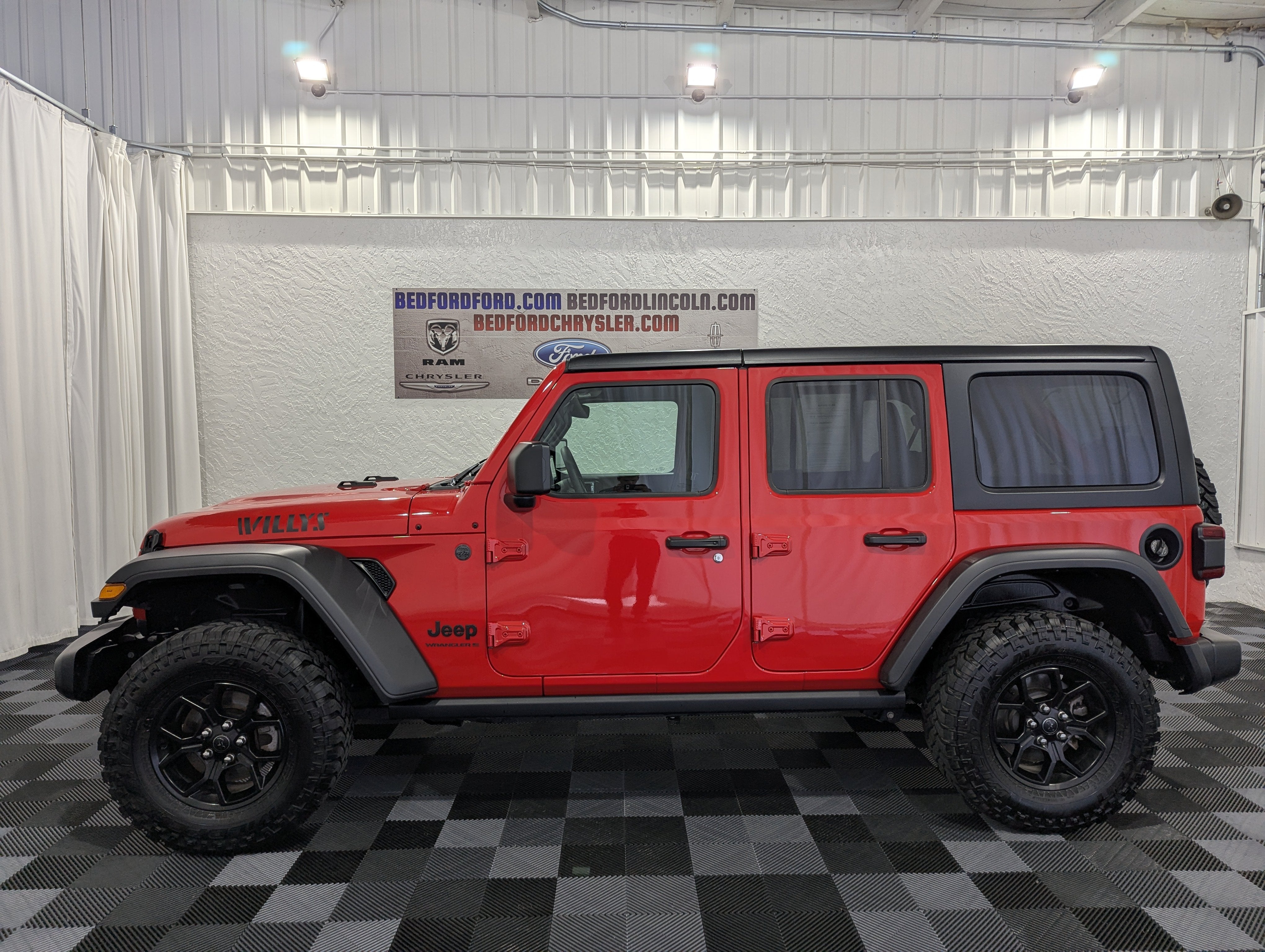 2025 Jeep Wrangler 4-Door Willys 4x4
