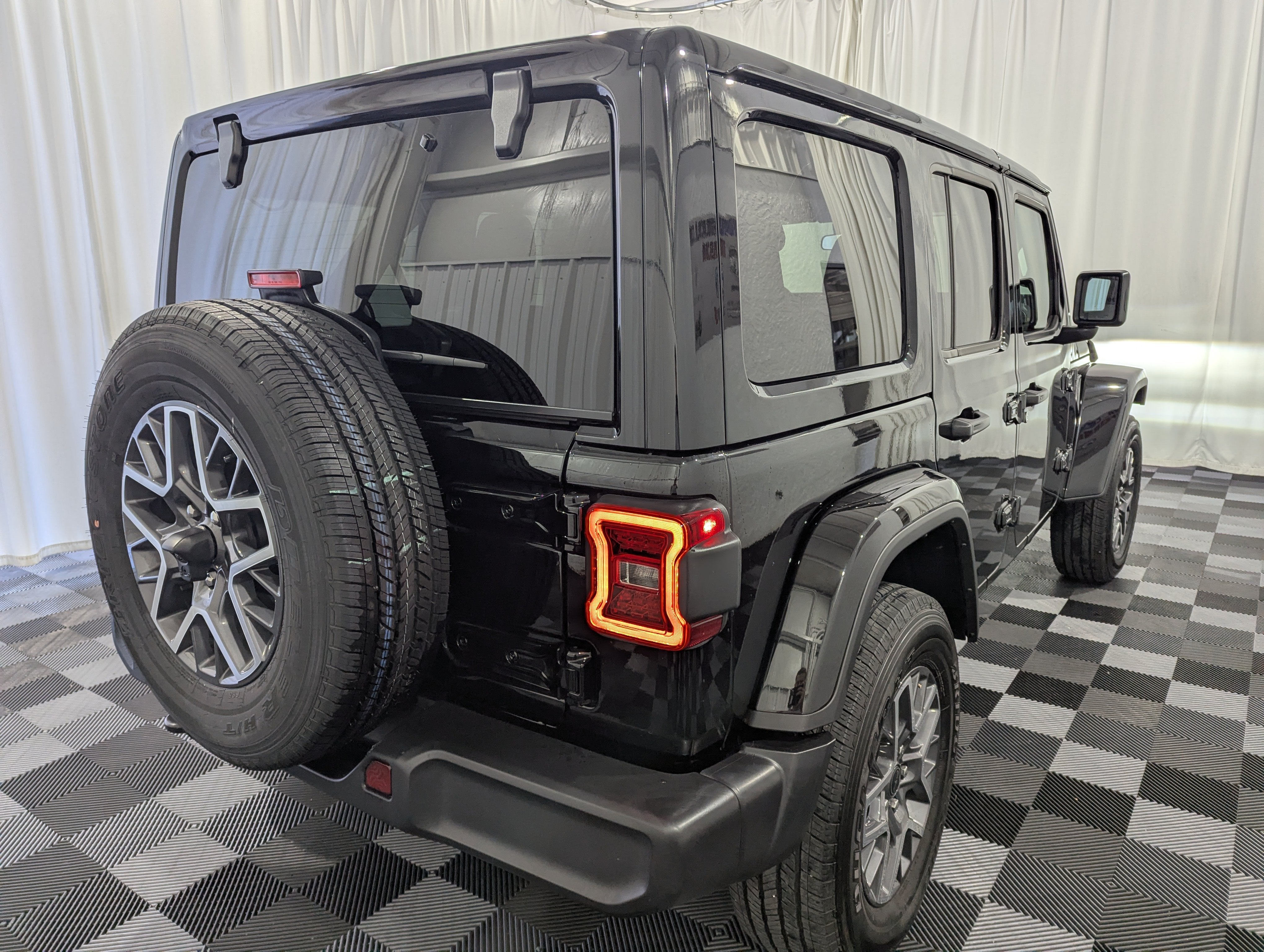 2026 Jeep Wrangler 4-Door Sahara 4x4
