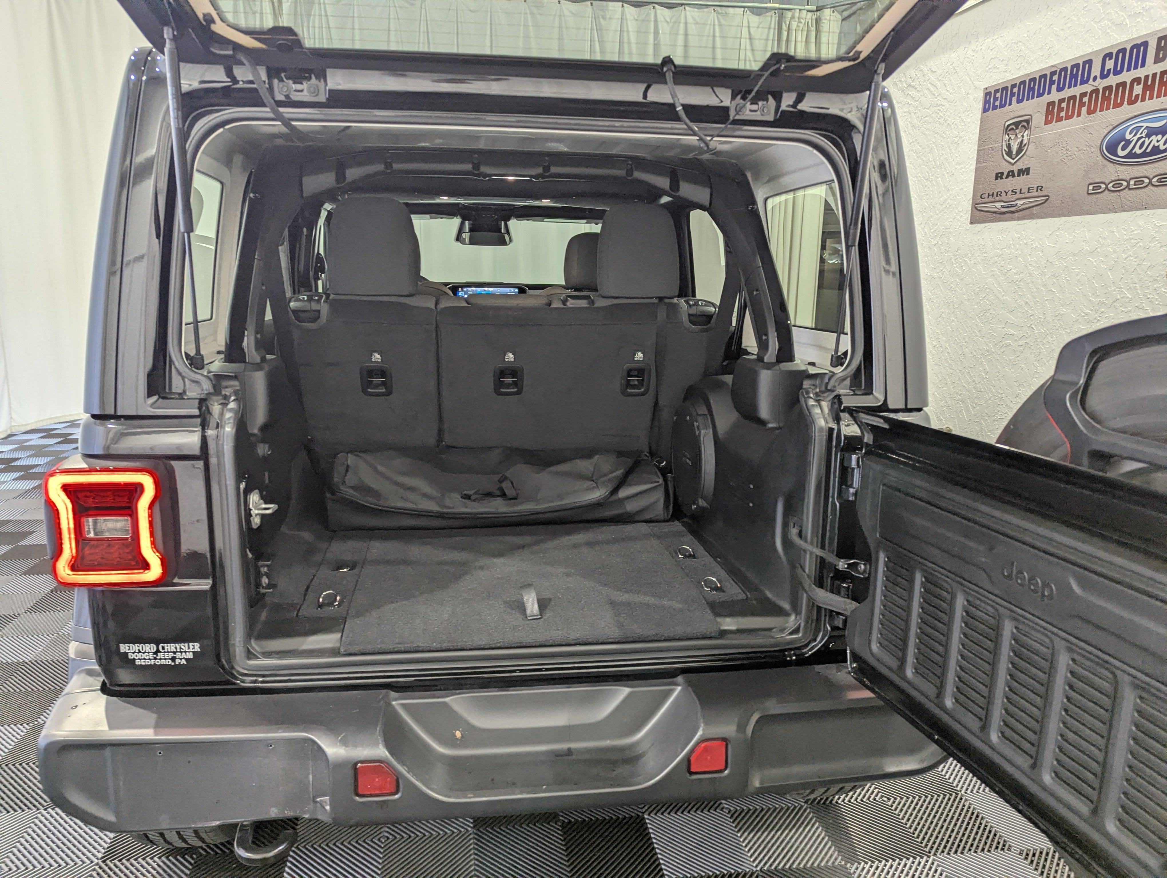2026 Jeep Wrangler 4-Door Sahara 4x4