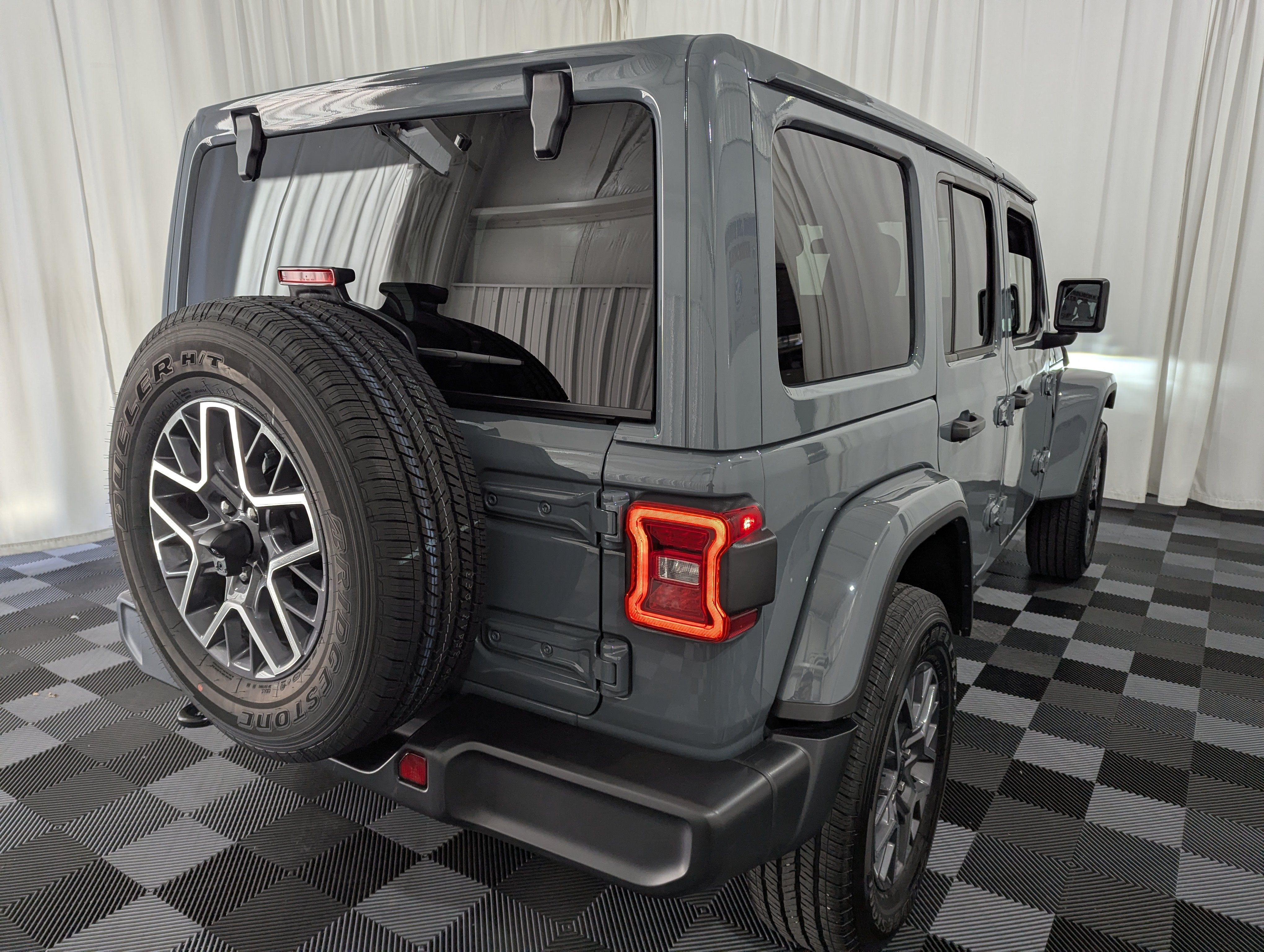 2026 Jeep Wrangler 4-Door Sahara 4x4