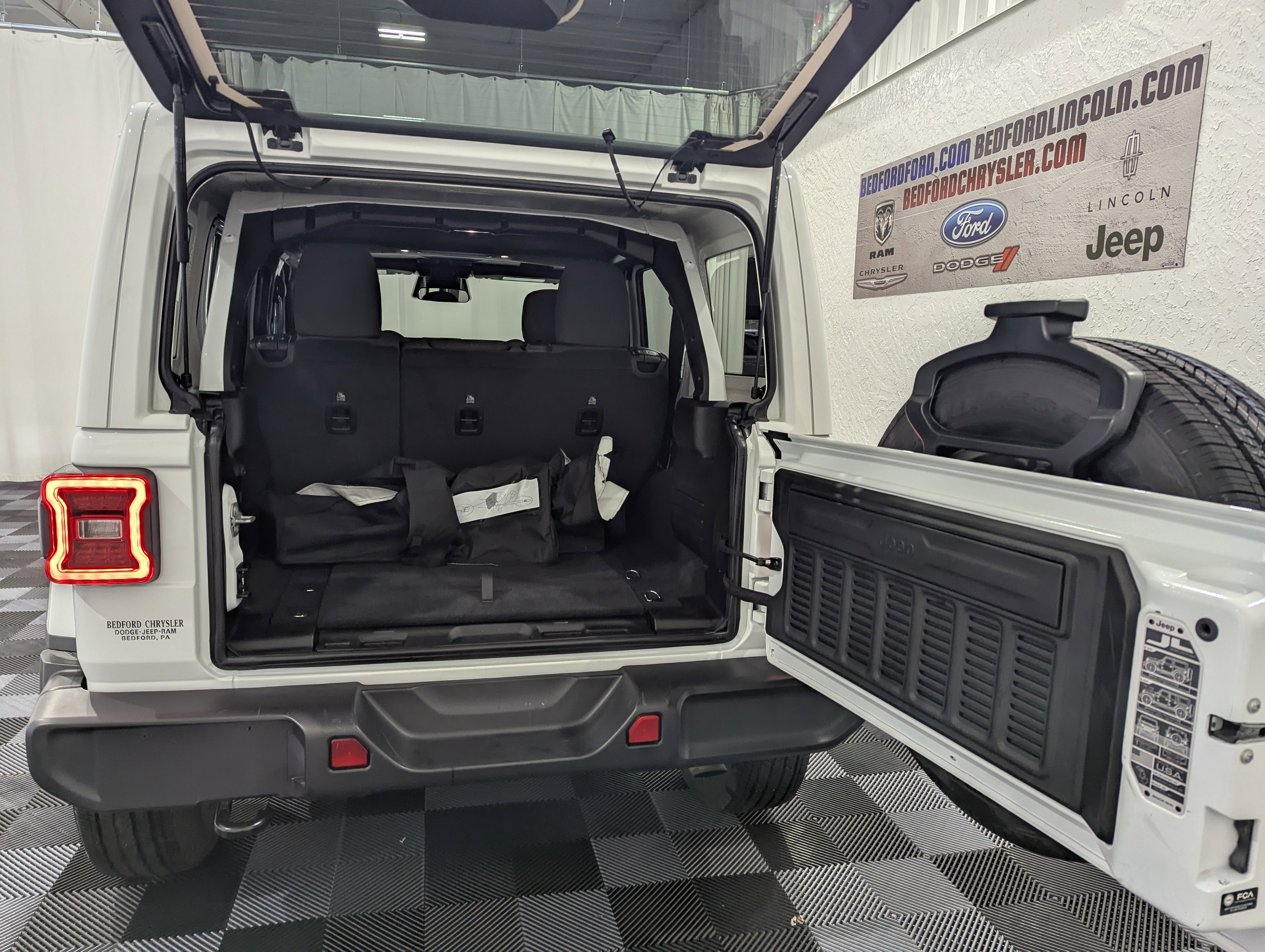 2026 Jeep Wrangler 4-Door Sahara 4x4