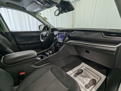 2023 Jeep Grand Cherokee Laredo 4x4