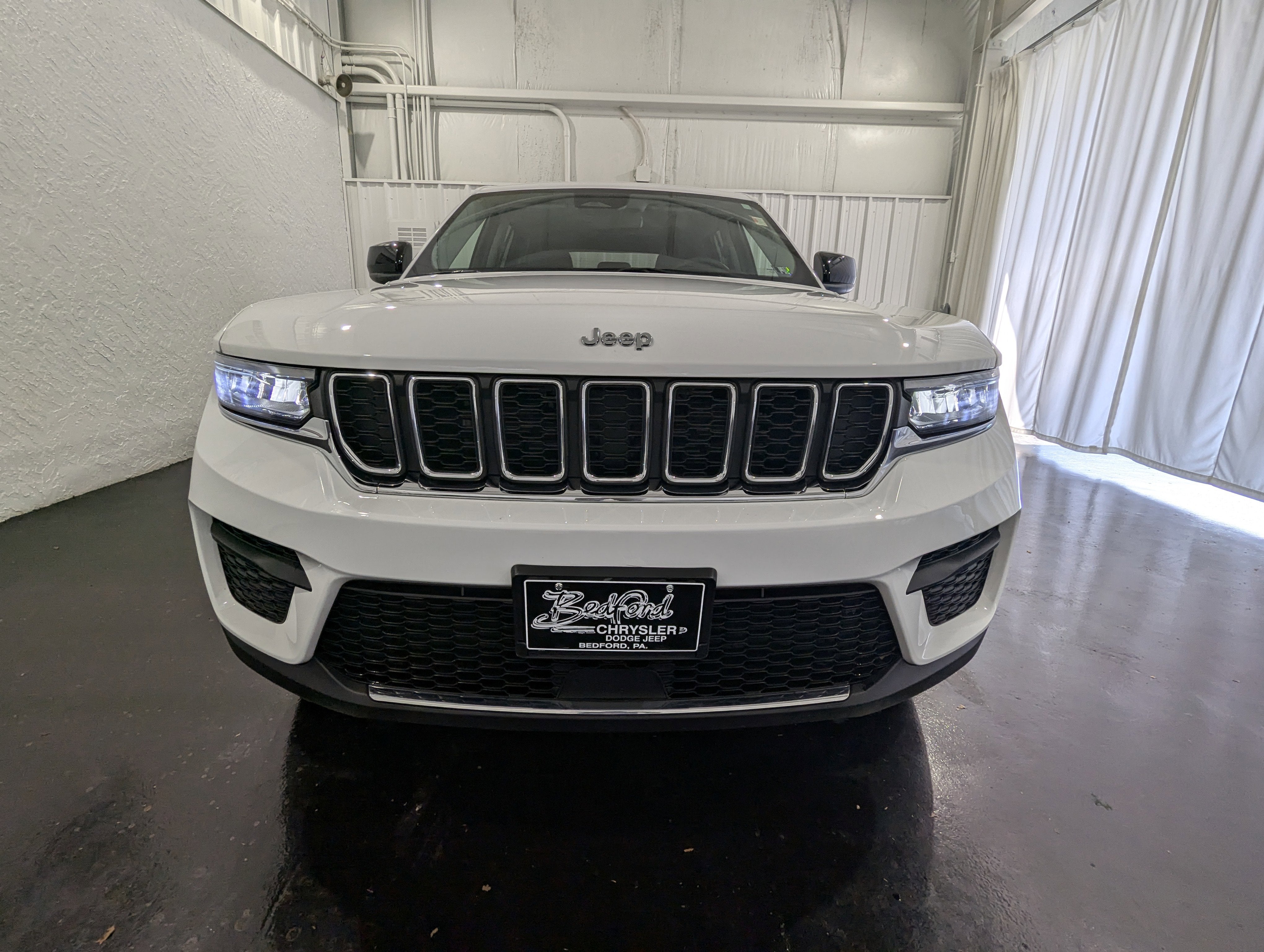 2023 Jeep Grand Cherokee Laredo 4x4