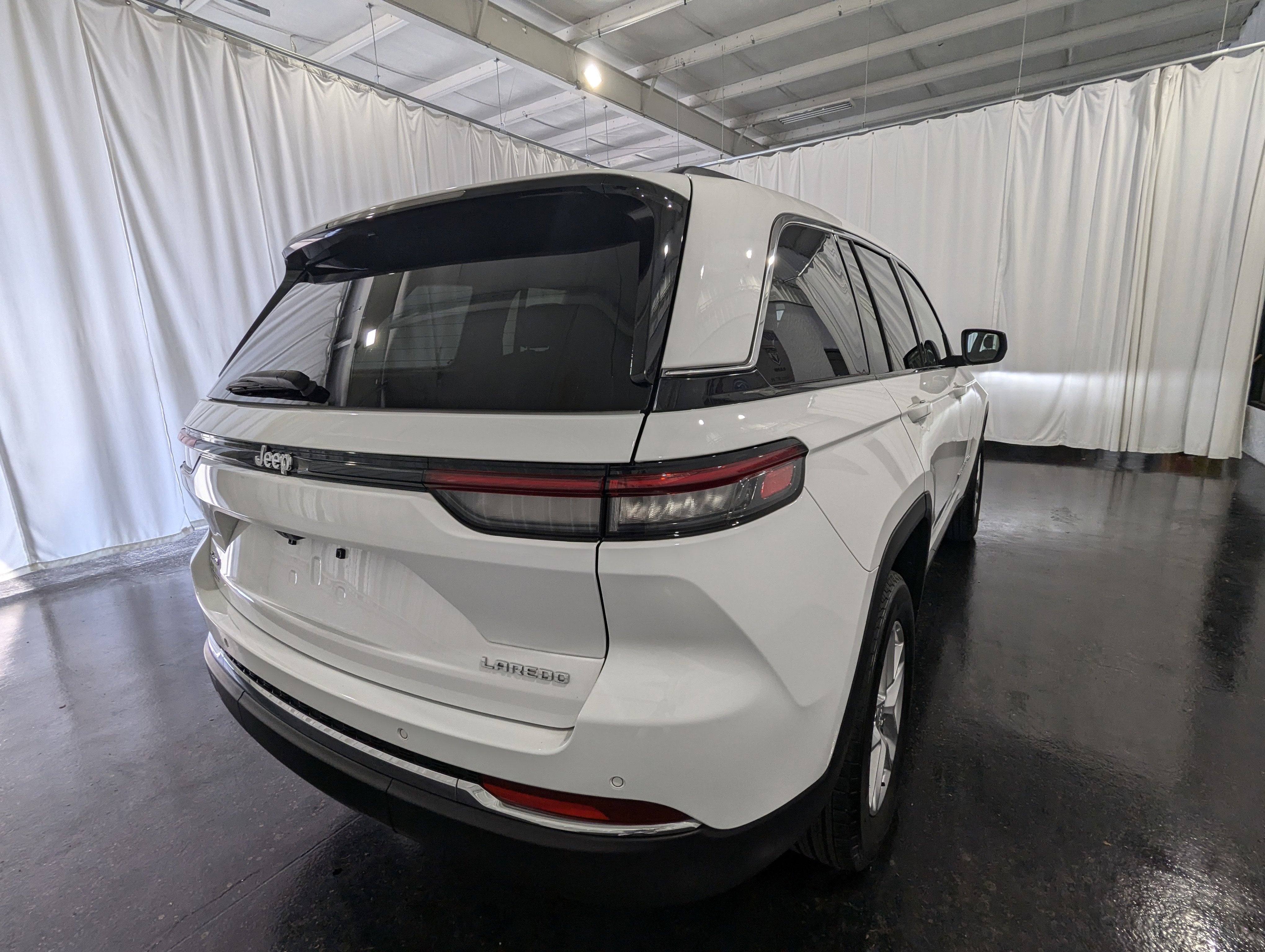 2023 Jeep Grand Cherokee Laredo 4x4