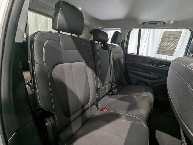 2023 Jeep Grand Cherokee Laredo 4x4