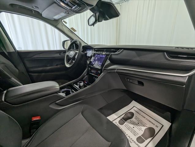 2023 Jeep Grand Cherokee Laredo 4x4