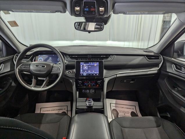 2023 Jeep Grand Cherokee Laredo 4x4