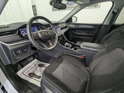 2023 Jeep Grand Cherokee Laredo 4x4