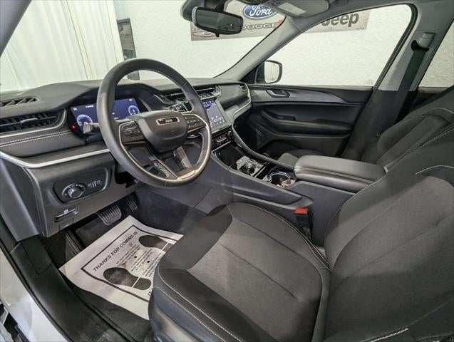 2023 Jeep Grand Cherokee Laredo 4x4