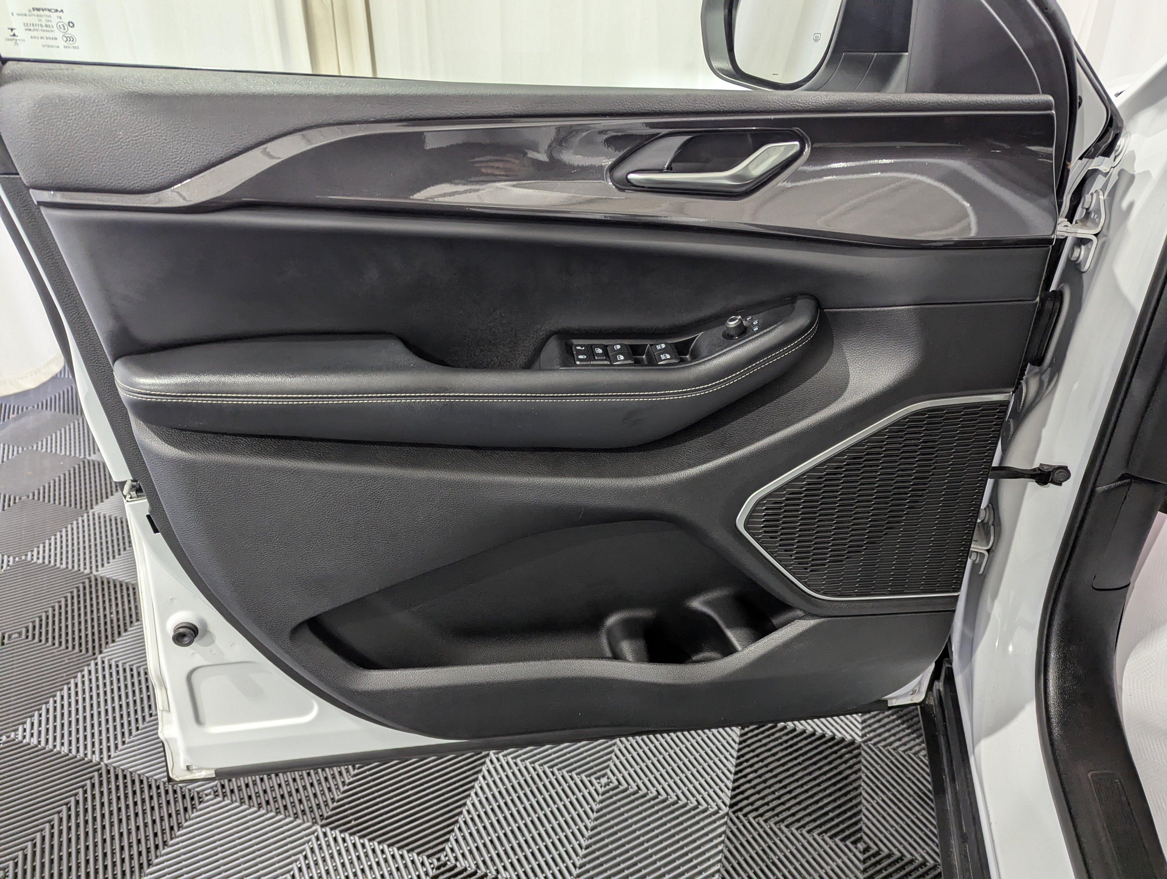 2022 Jeep Grand Cherokee L Laredo 4x4