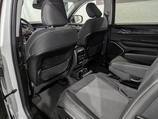 2022 Jeep Grand Cherokee L Laredo 4x4