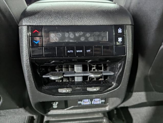 2022 Jeep Grand Cherokee L Laredo 4x4