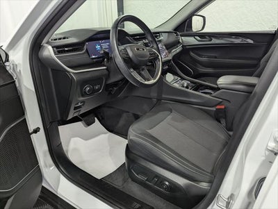 2022 Jeep Grand Cherokee L Laredo 4x4