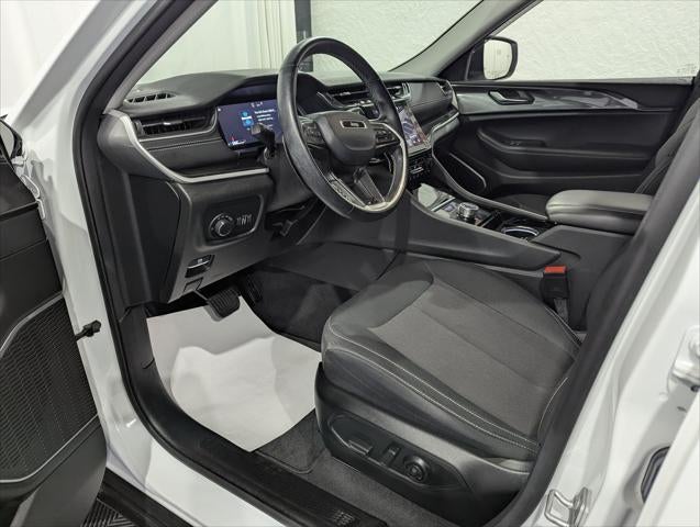 2022 Jeep Grand Cherokee L Laredo 4x4