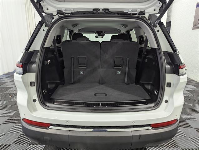2022 Jeep Grand Cherokee L Laredo 4x4