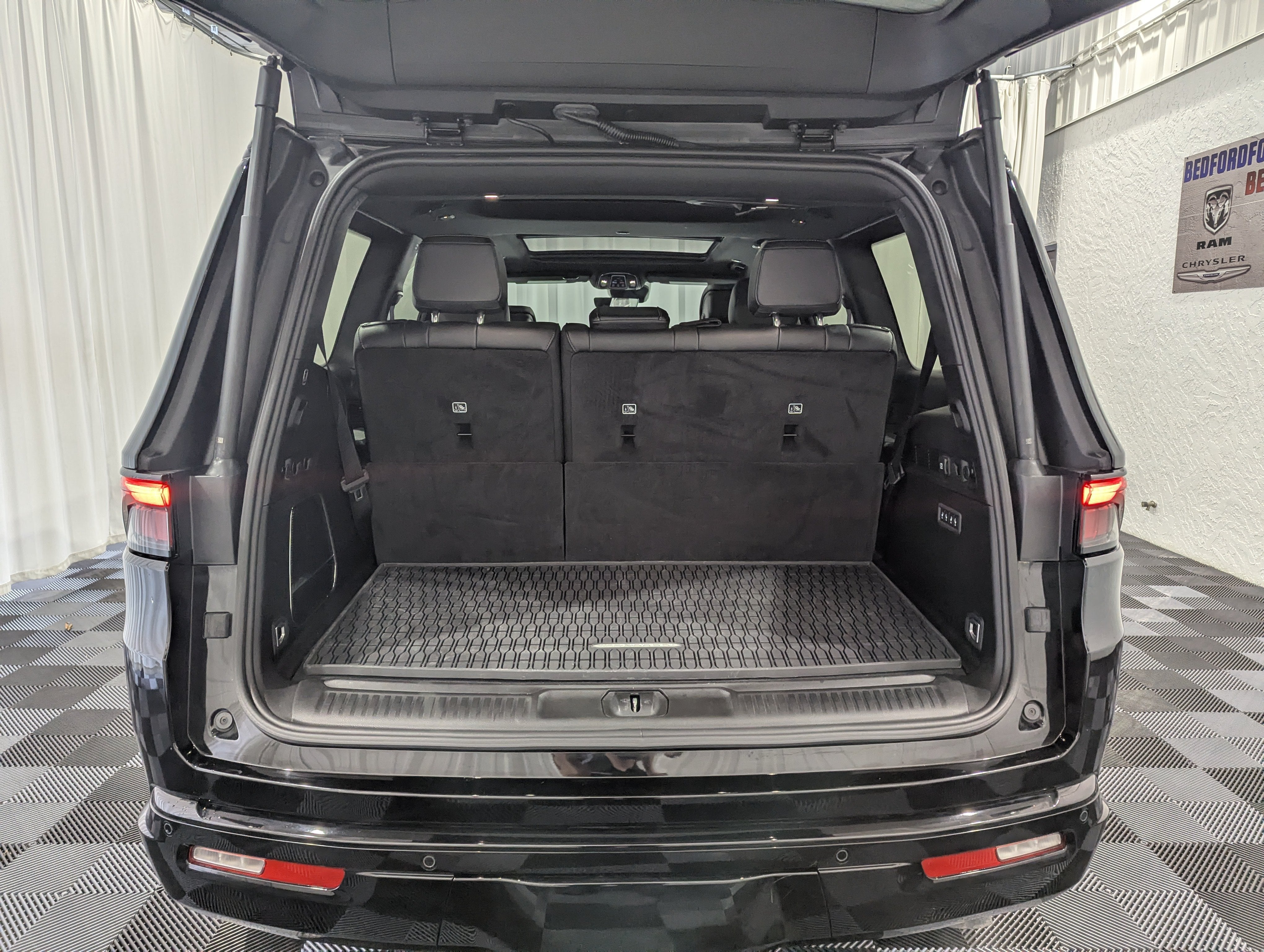 2024 Jeep Wagoneer Series II Carbide 4x4