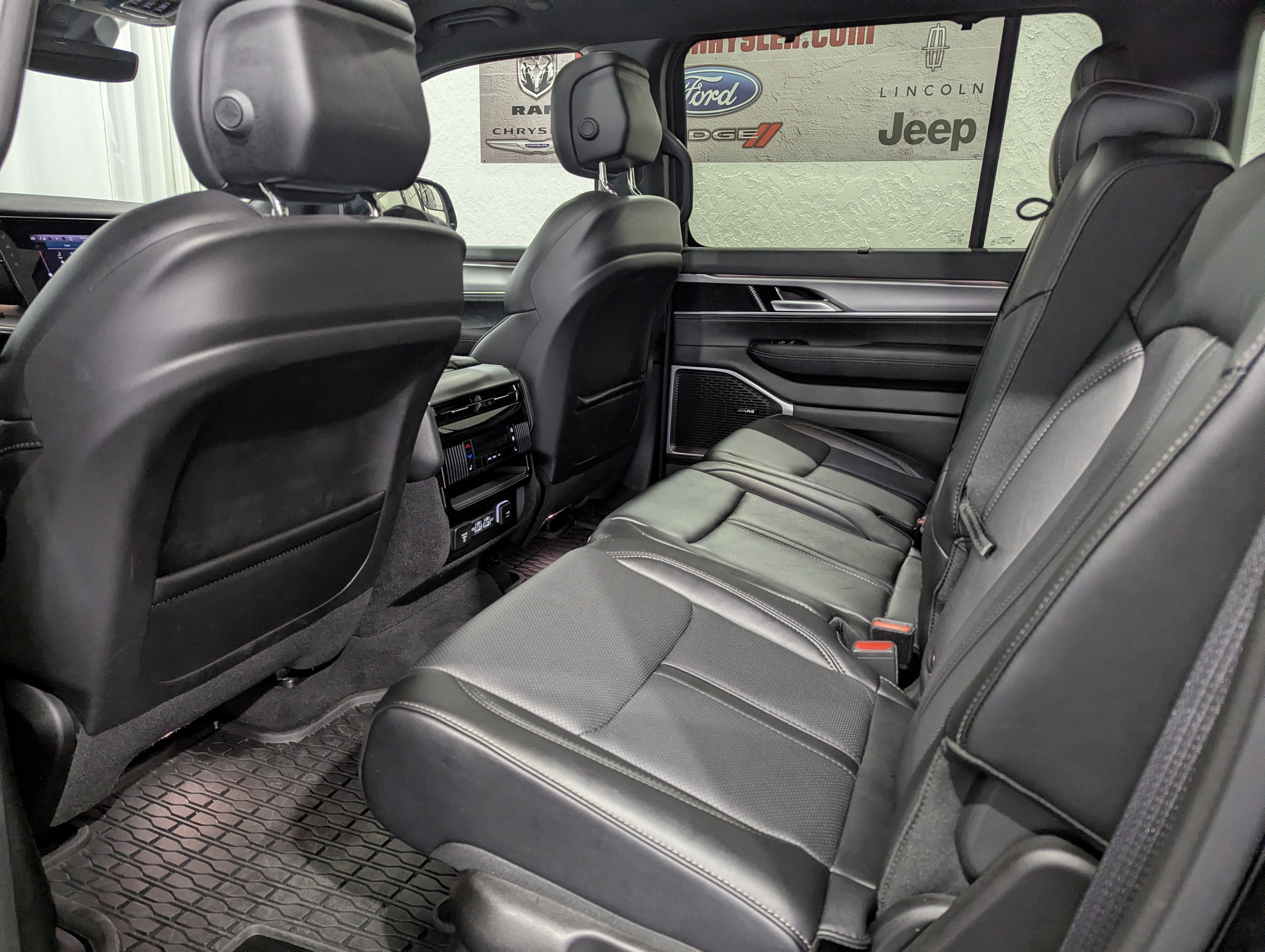 2024 Jeep Wagoneer Series II Carbide 4x4