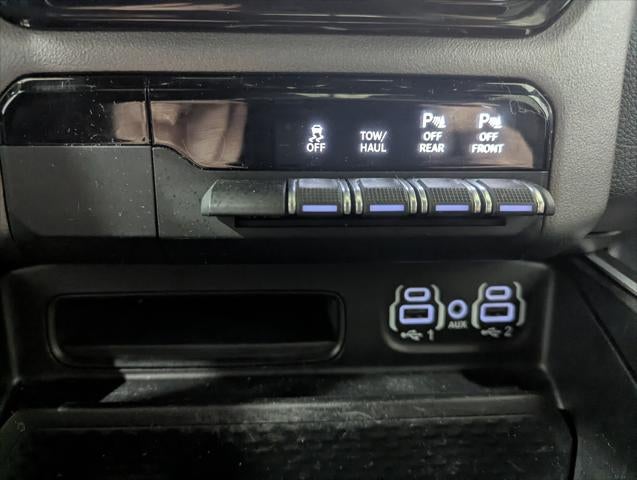 2022 RAM 1500 Big Horn Crew Cab 4x4 5'7' Box