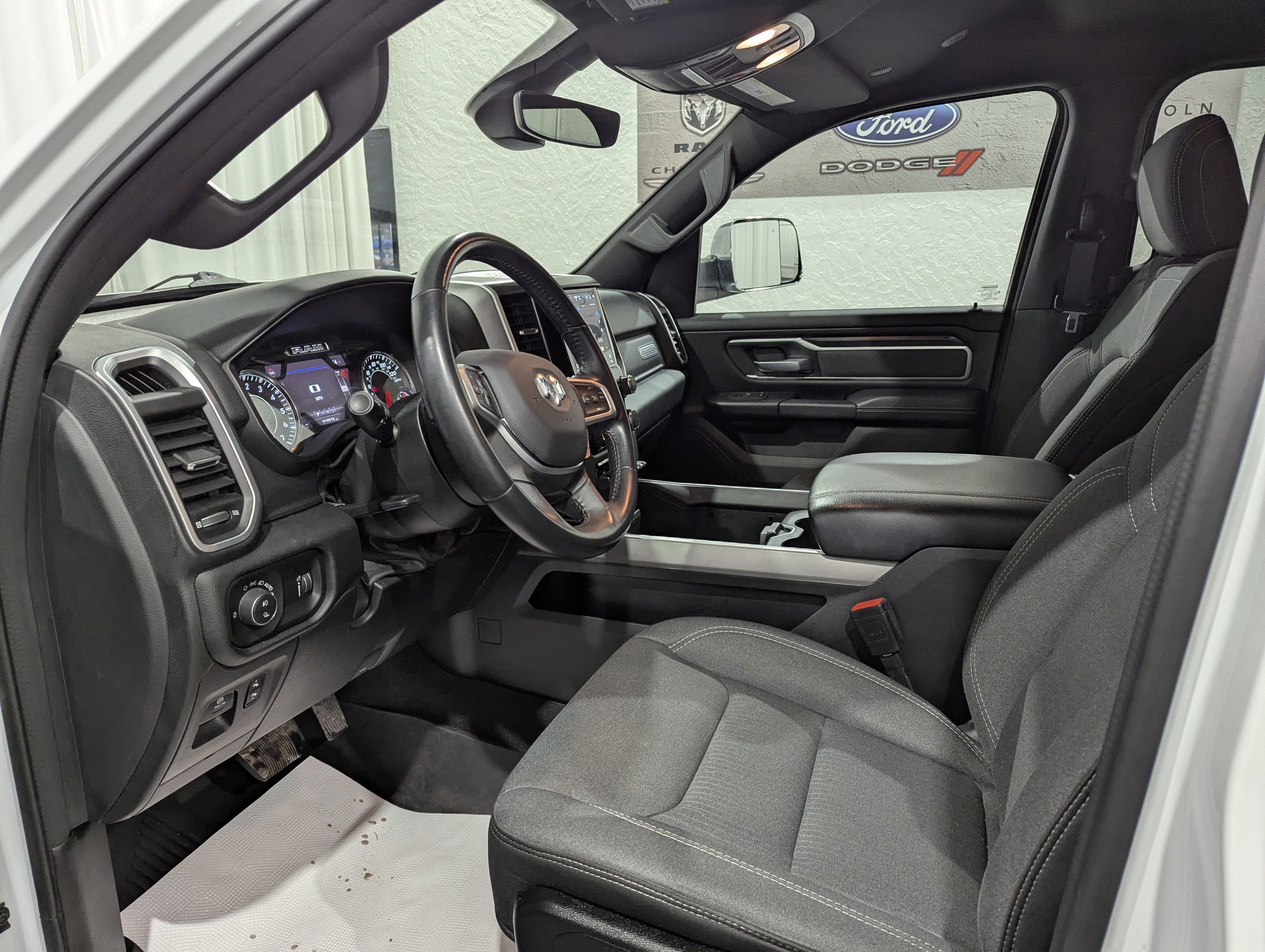 2022 RAM 1500 Big Horn Crew Cab 4x4 5'7' Box