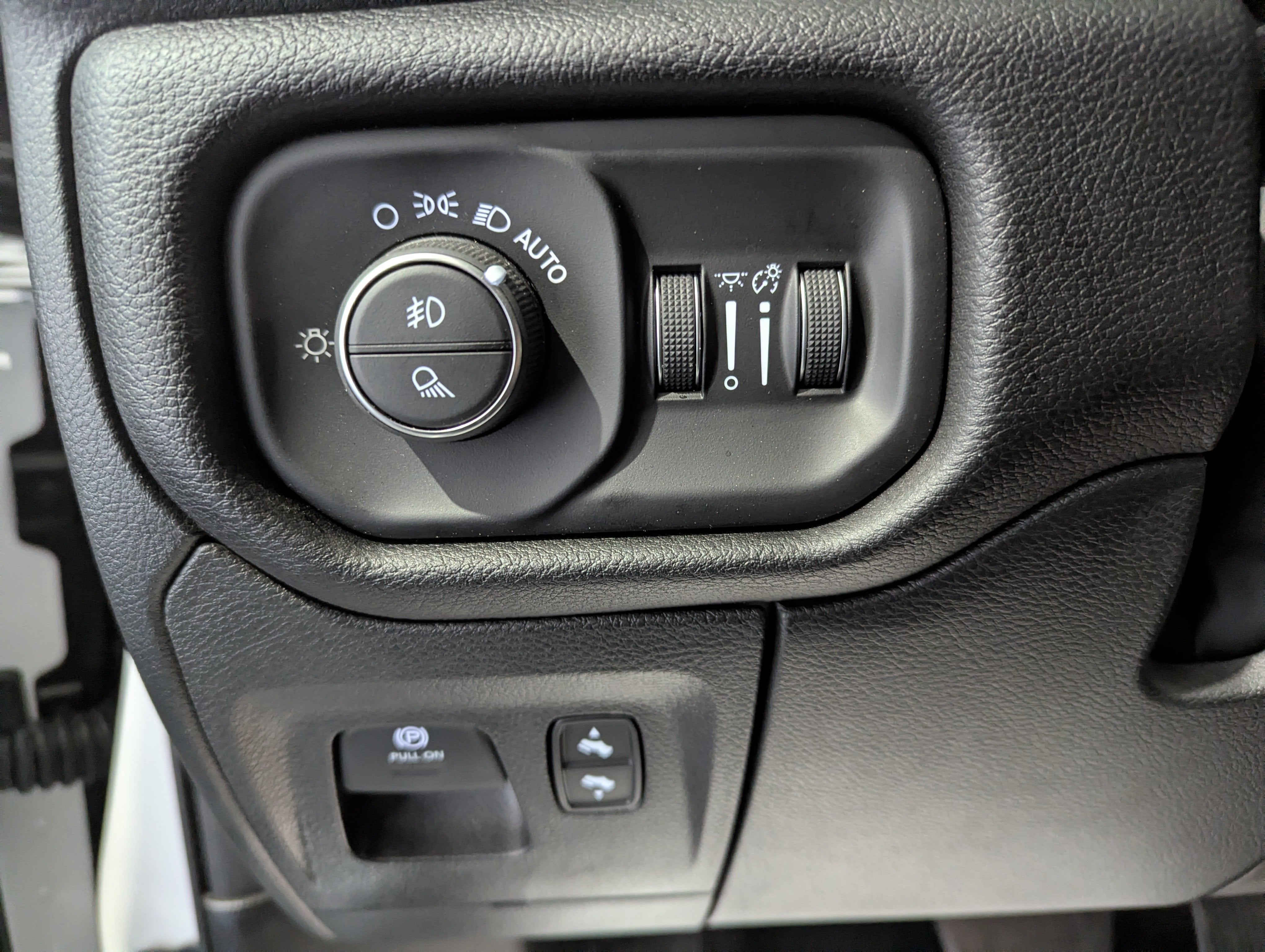 2026 RAM 1500 Laramie Crew Cab 4x4 5'7' Box