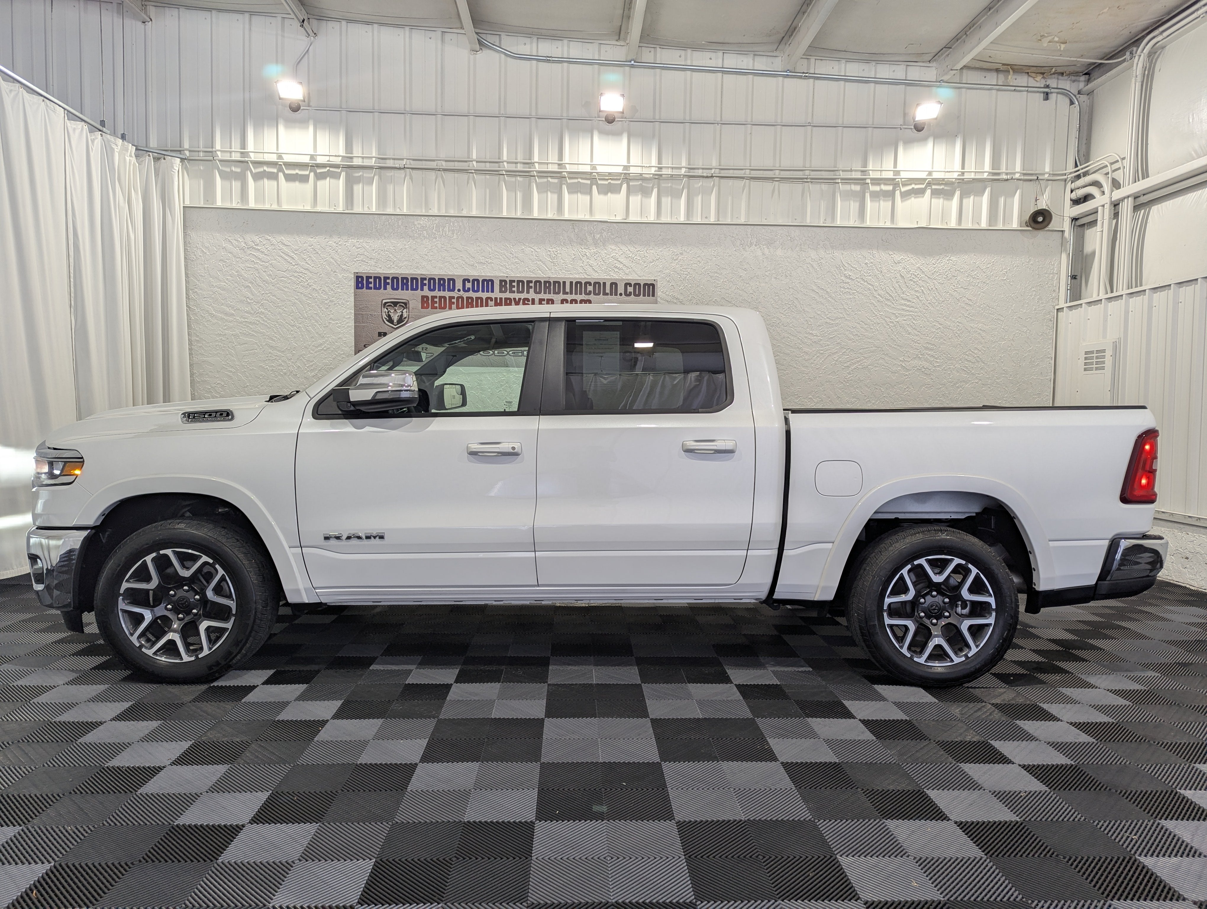 2026 RAM 1500 Laramie Crew Cab 4x4 5'7' Box