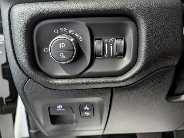 2026 RAM 1500 Laramie Crew Cab 4x4 5'7' Box