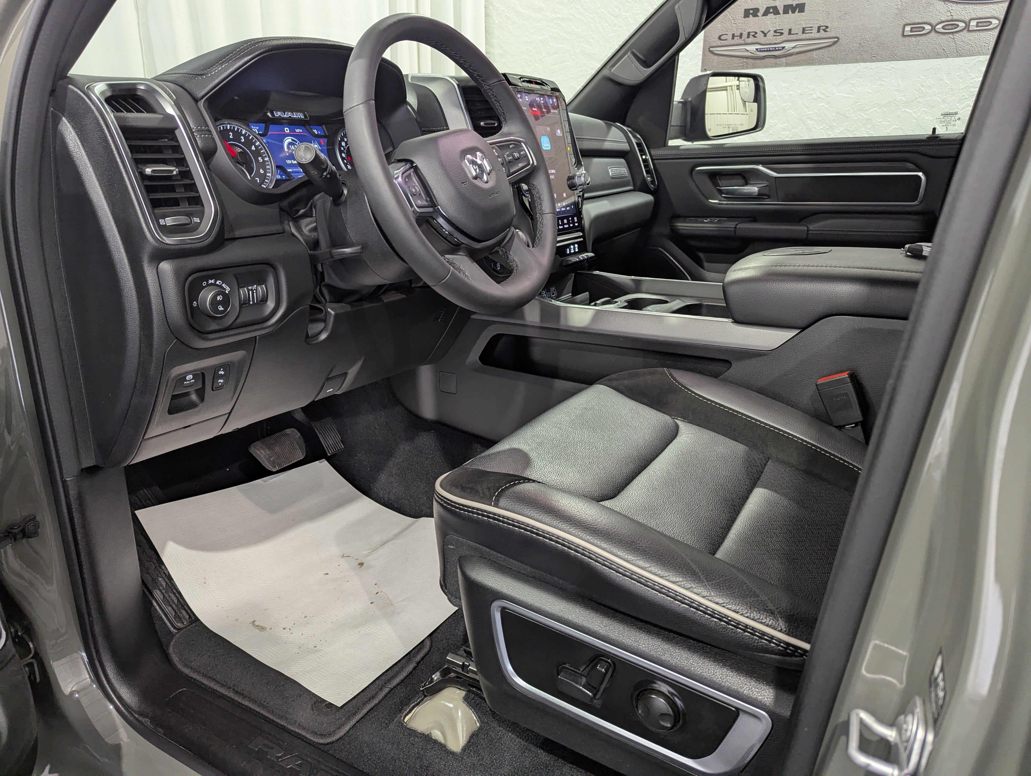 2026 RAM 1500 Laramie Crew Cab 4x4 5'7' Box