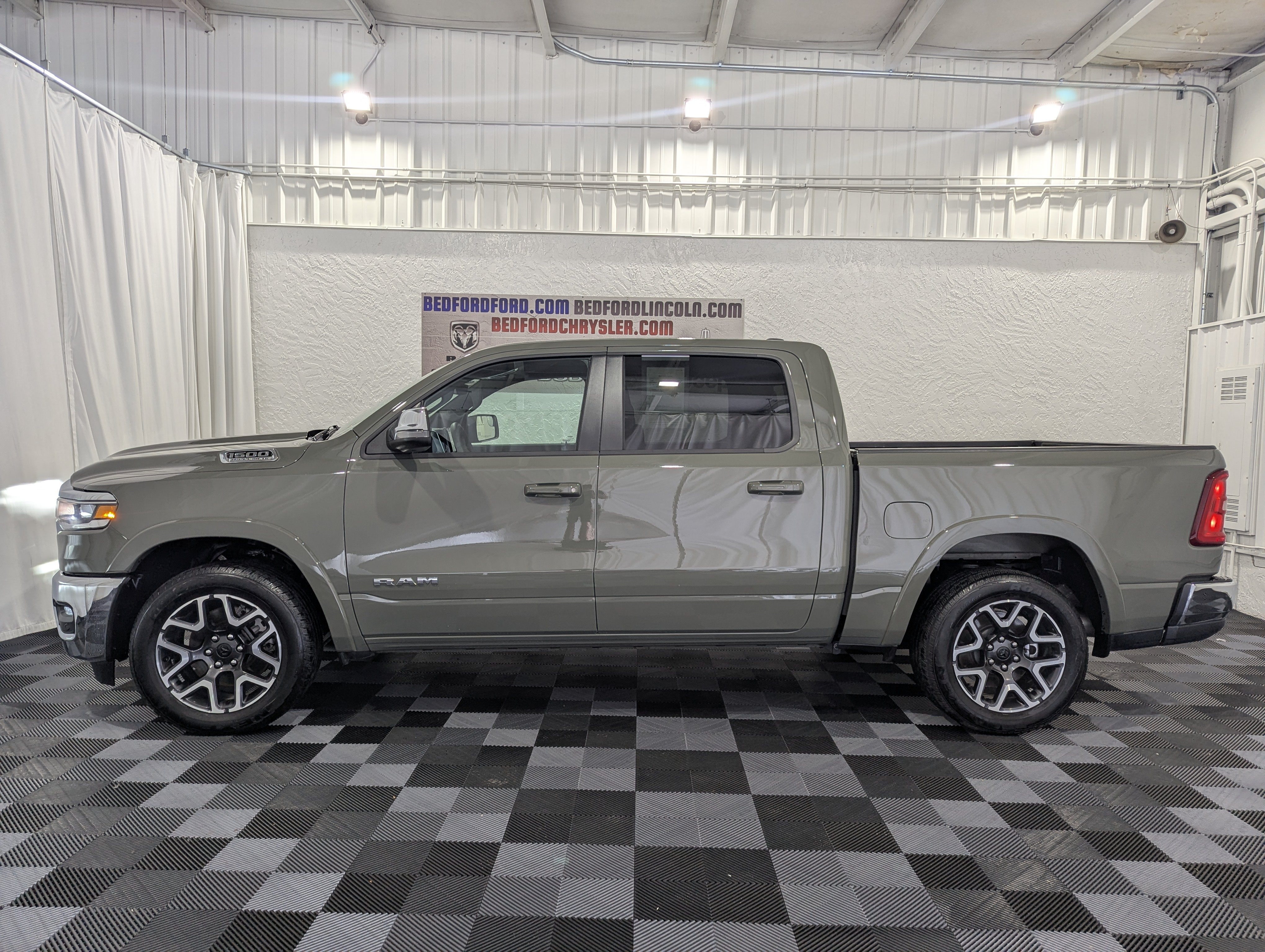 2026 RAM 1500 Laramie Crew Cab 4x4 5'7' Box