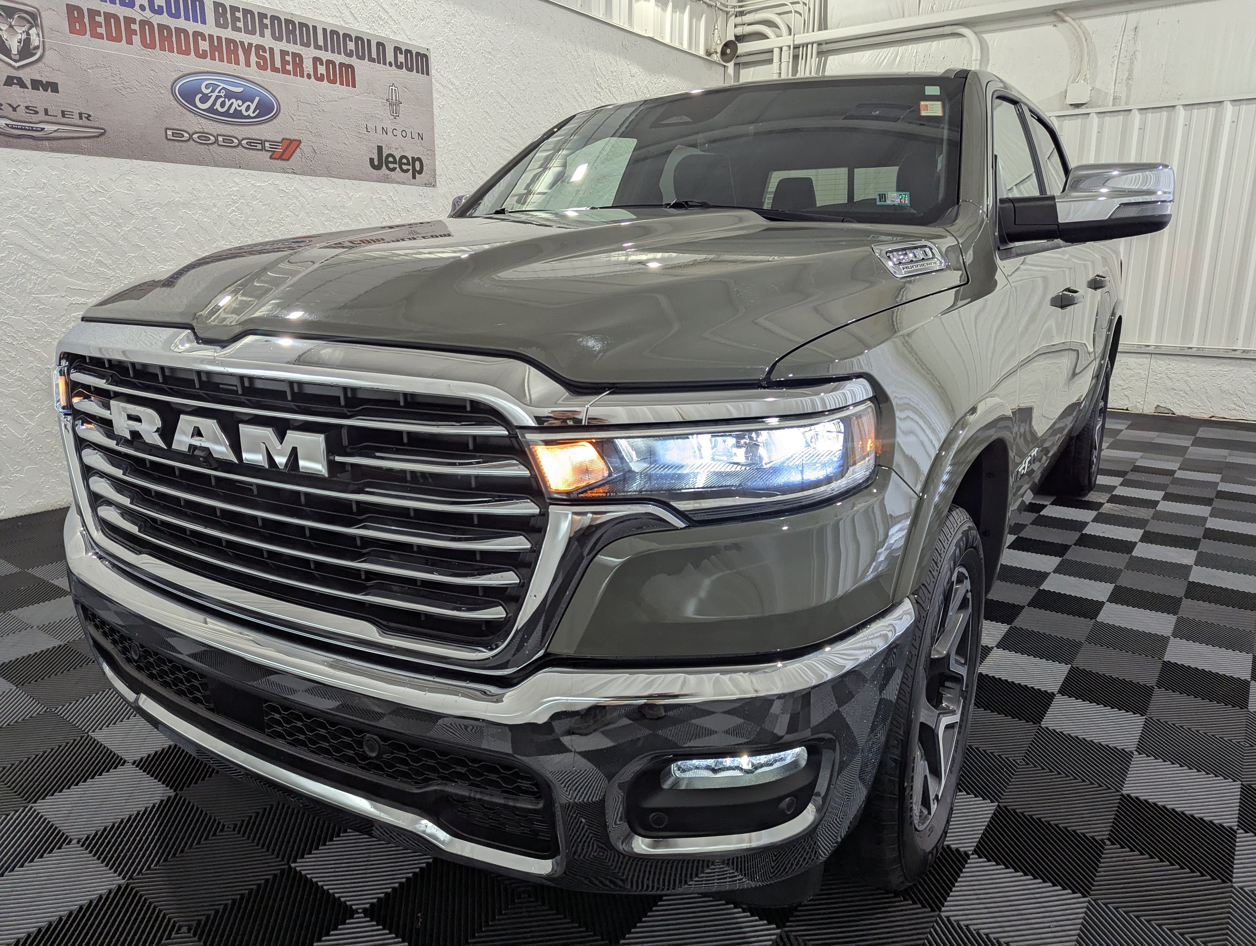 2026 RAM 1500 Laramie Crew Cab 4x4 5'7' Box