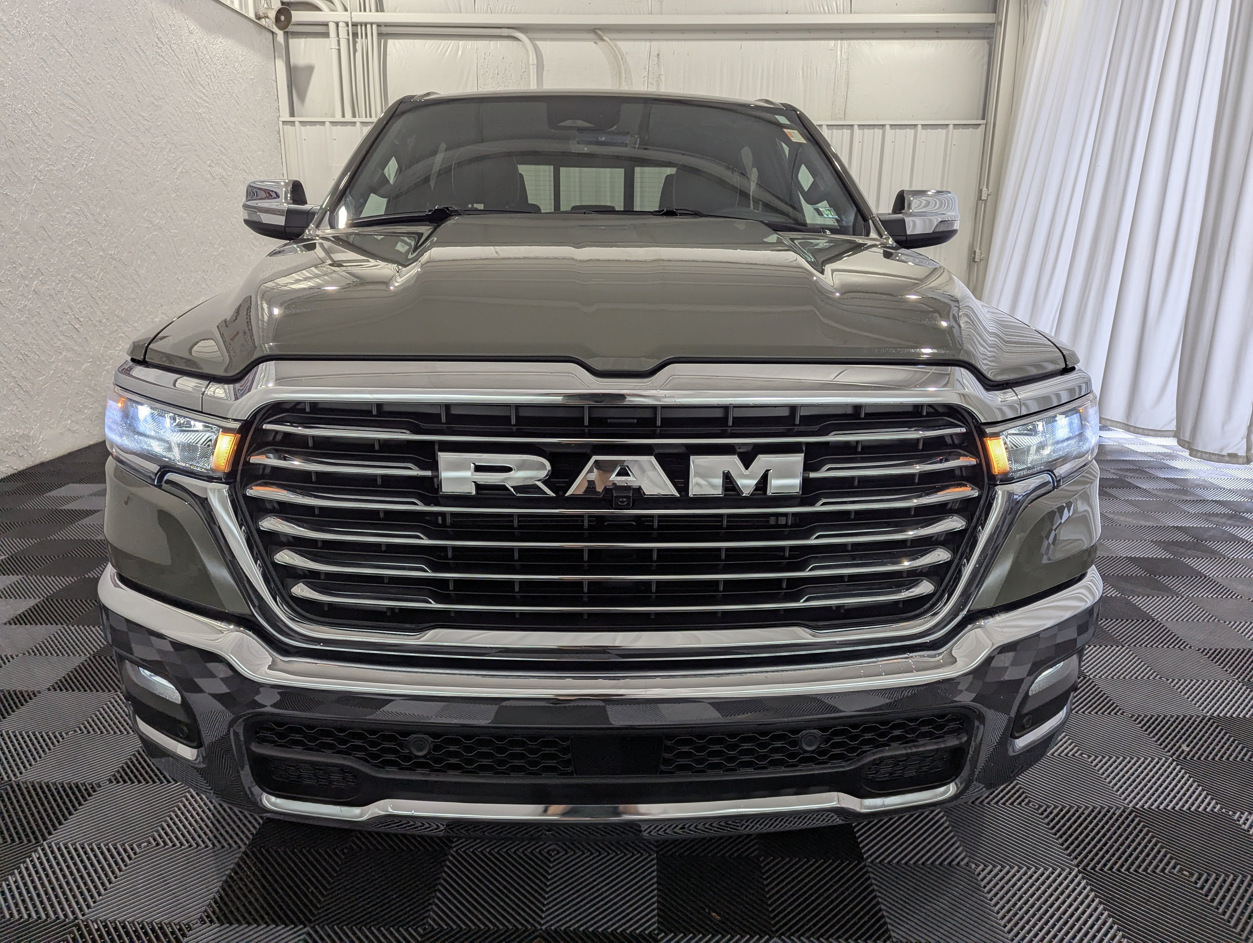 2026 RAM 1500 Laramie Crew Cab 4x4 5'7' Box