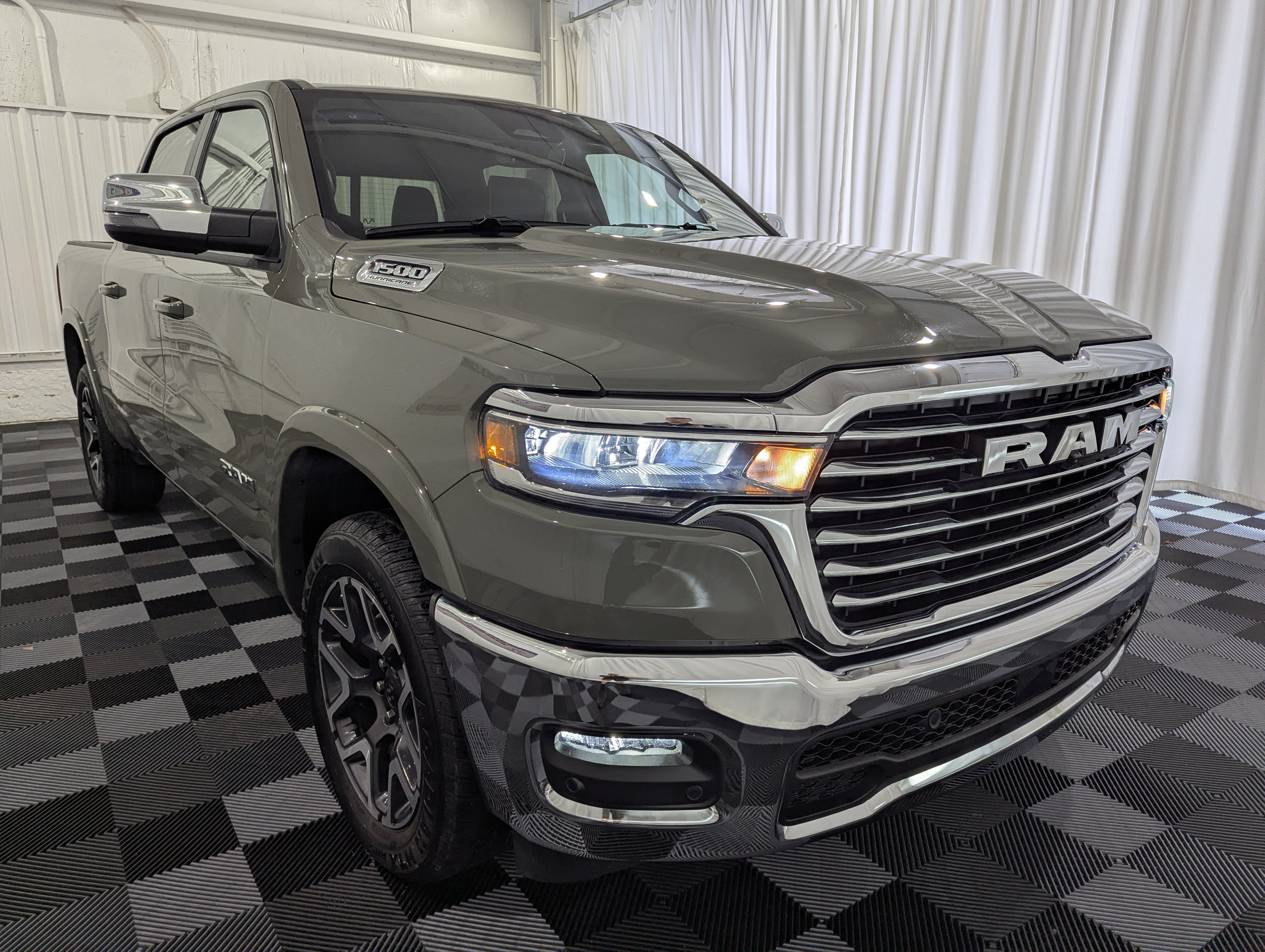 2026 RAM 1500 Laramie Crew Cab 4x4 5'7' Box