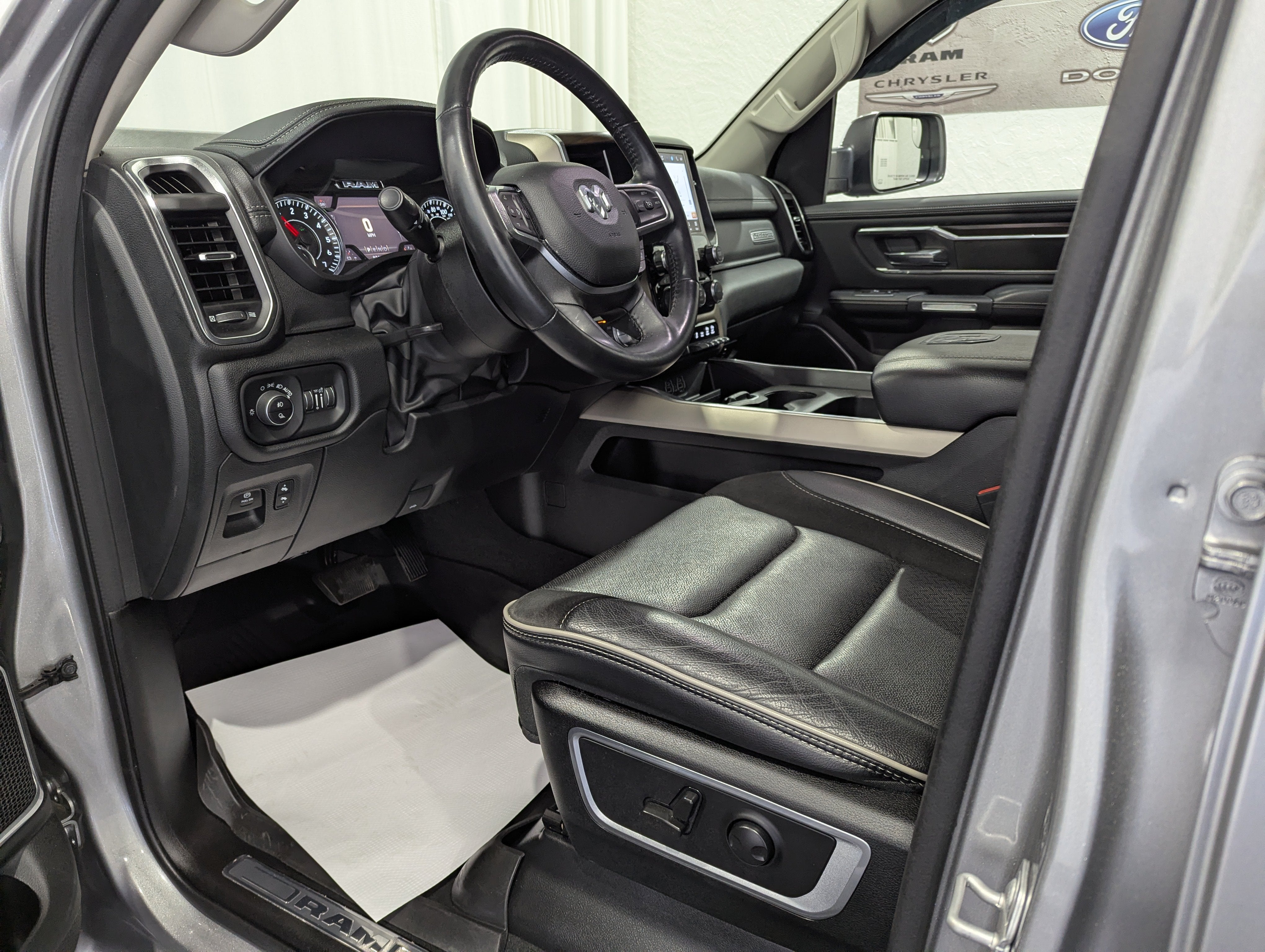 2022 RAM 1500 Laramie Crew Cab 4x4 5'7' Box