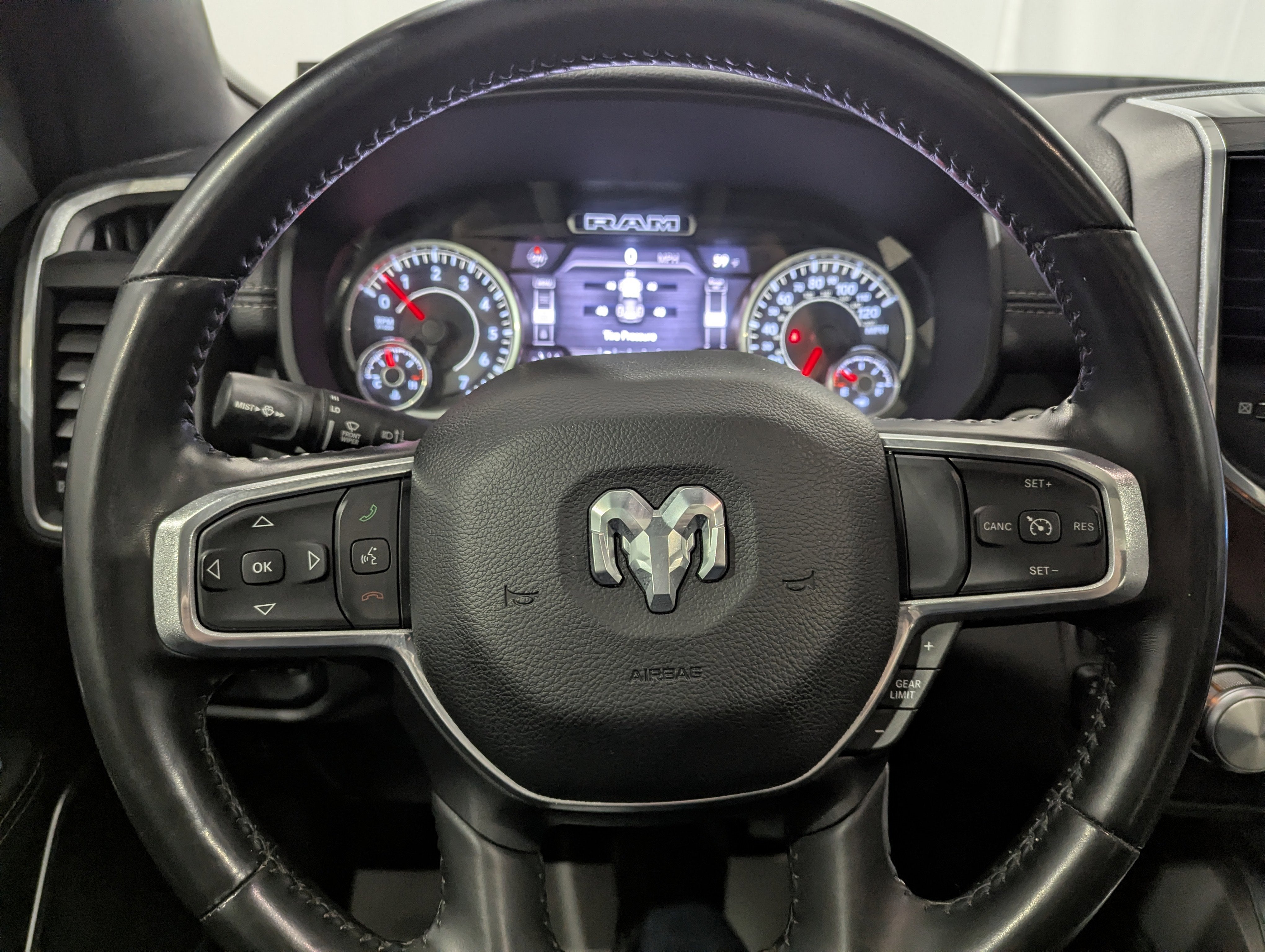 2021 RAM 1500 Laramie Crew Cab 4x4 5'7' Box