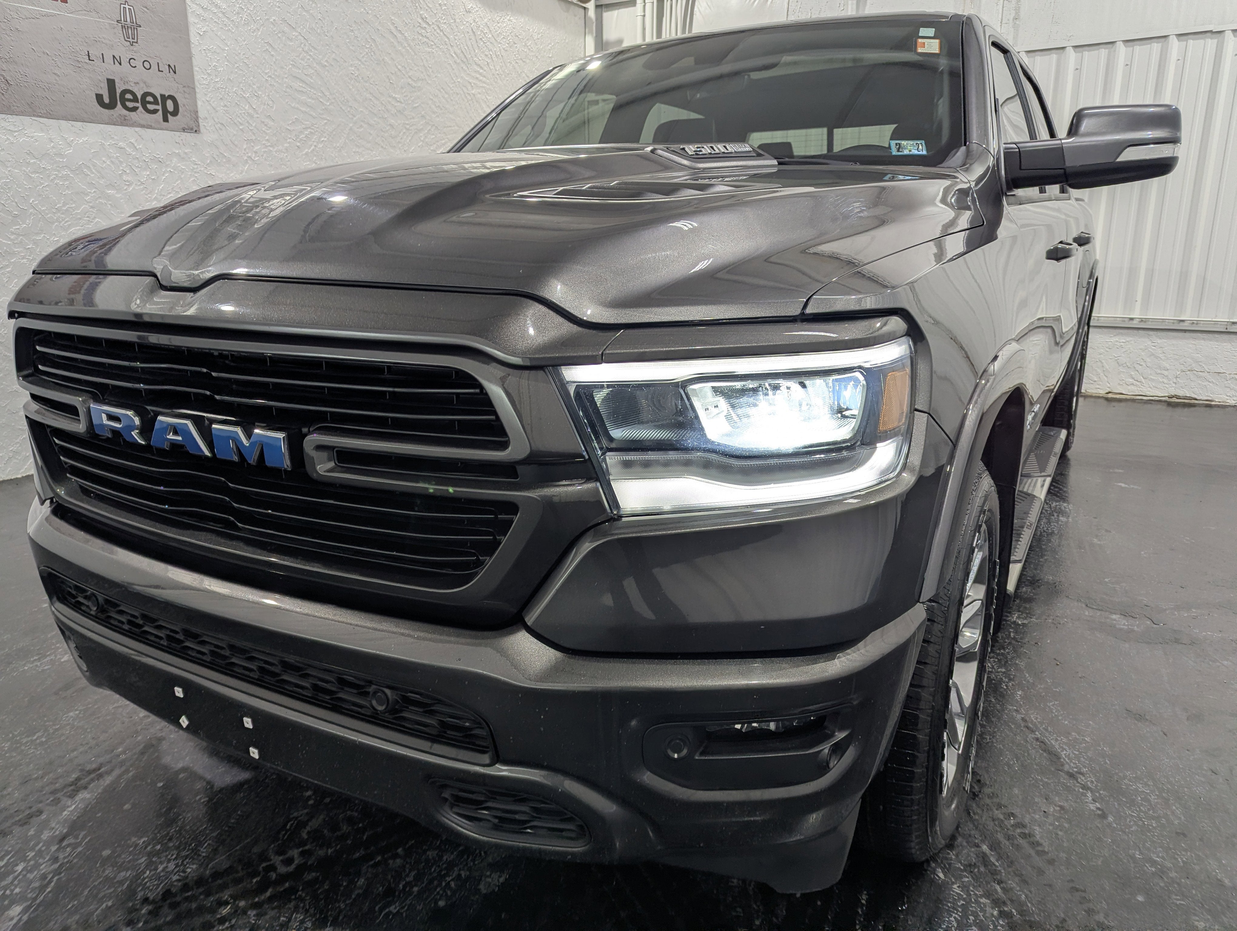 2021 RAM 1500 Laramie Crew Cab 4x4 5'7' Box