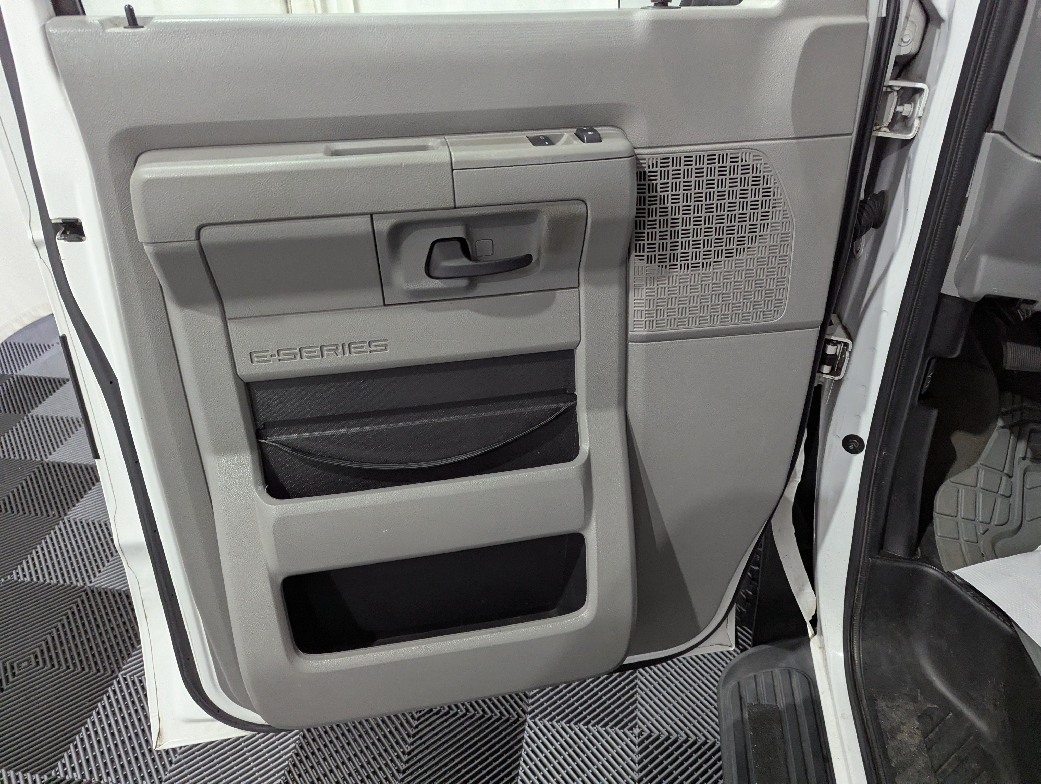 2010 Ford E-350 Super Duty XL
