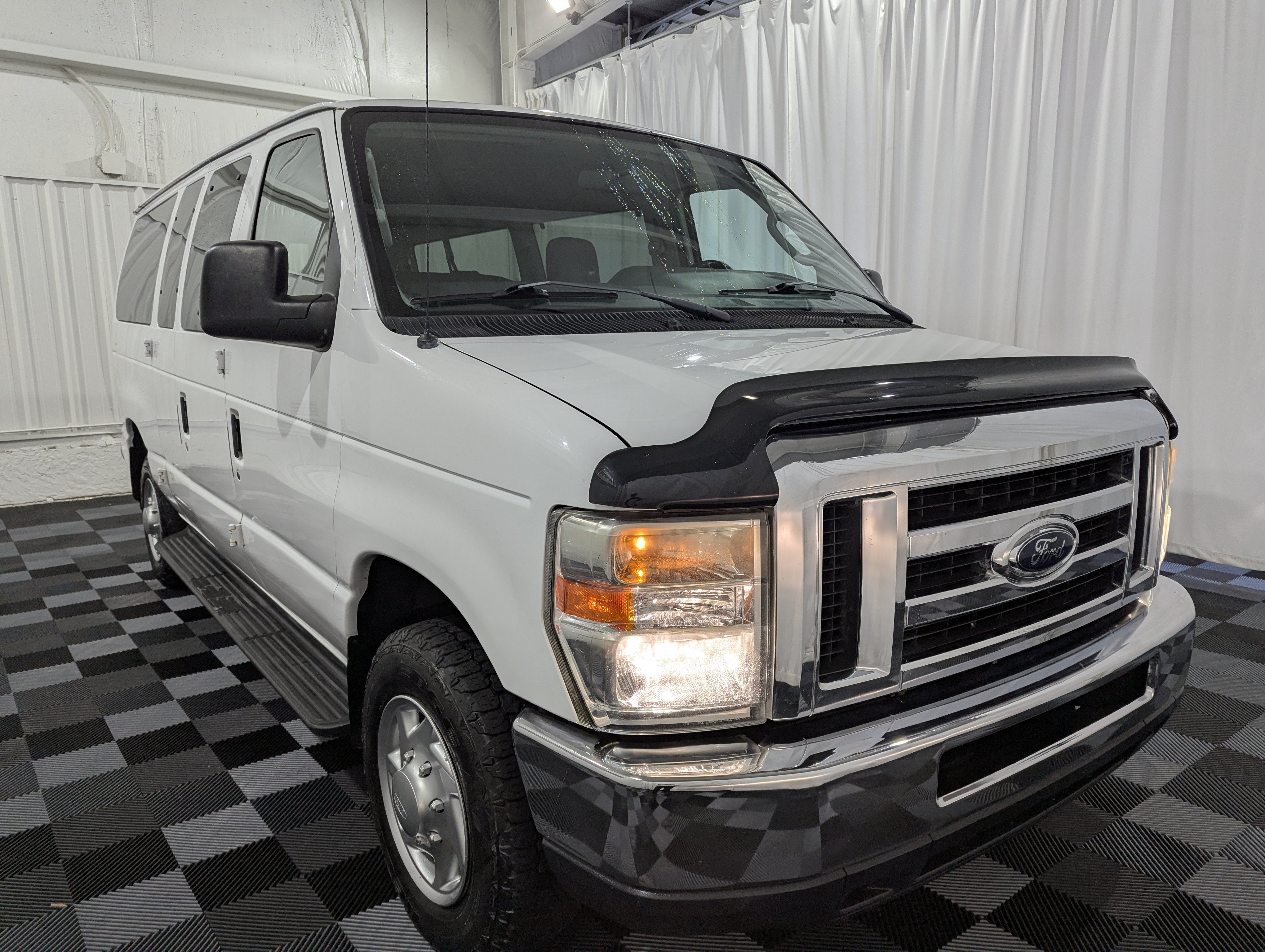 2010 Ford E-350 Super Duty XL