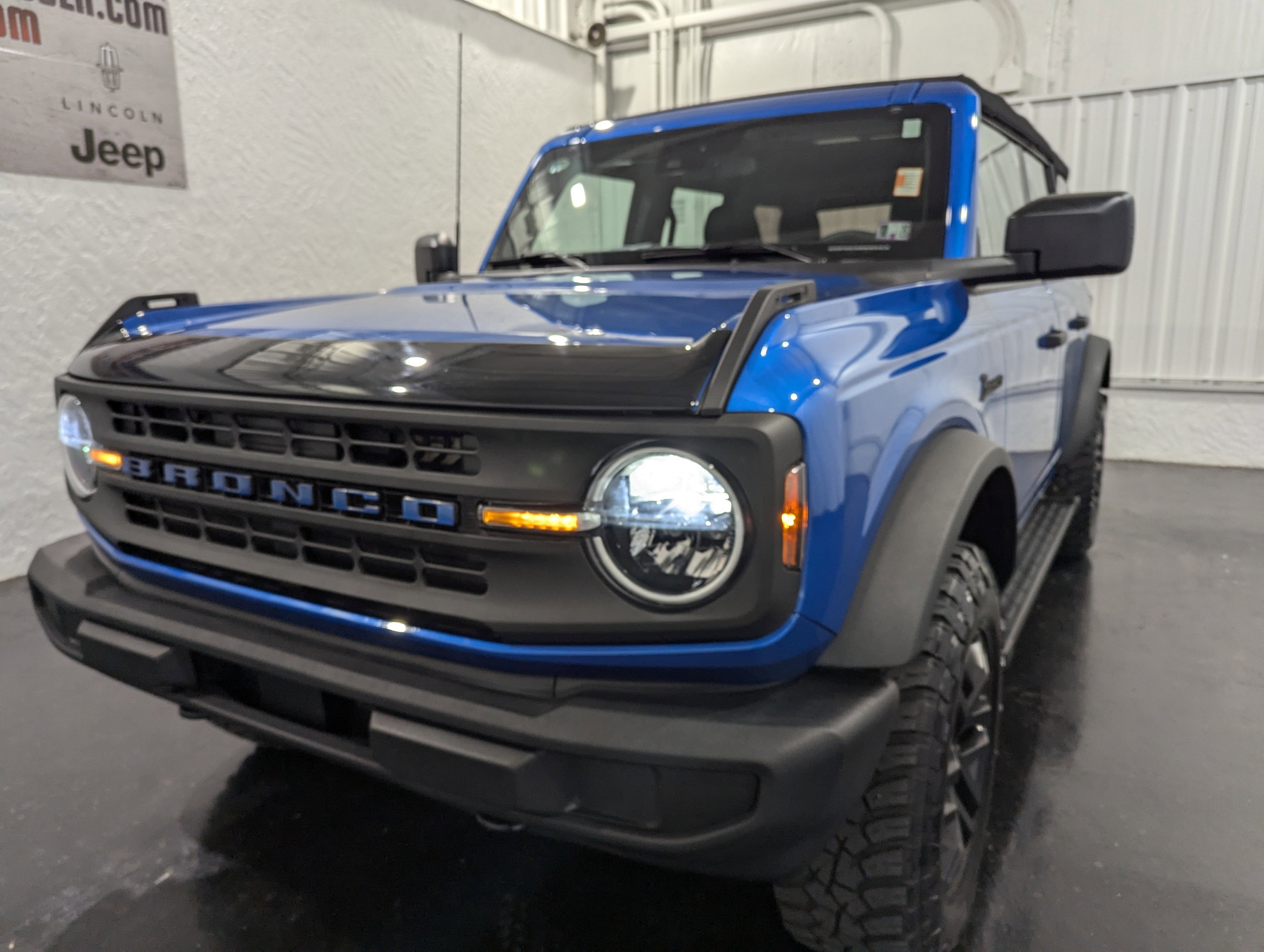 2023 Ford Bronco Base