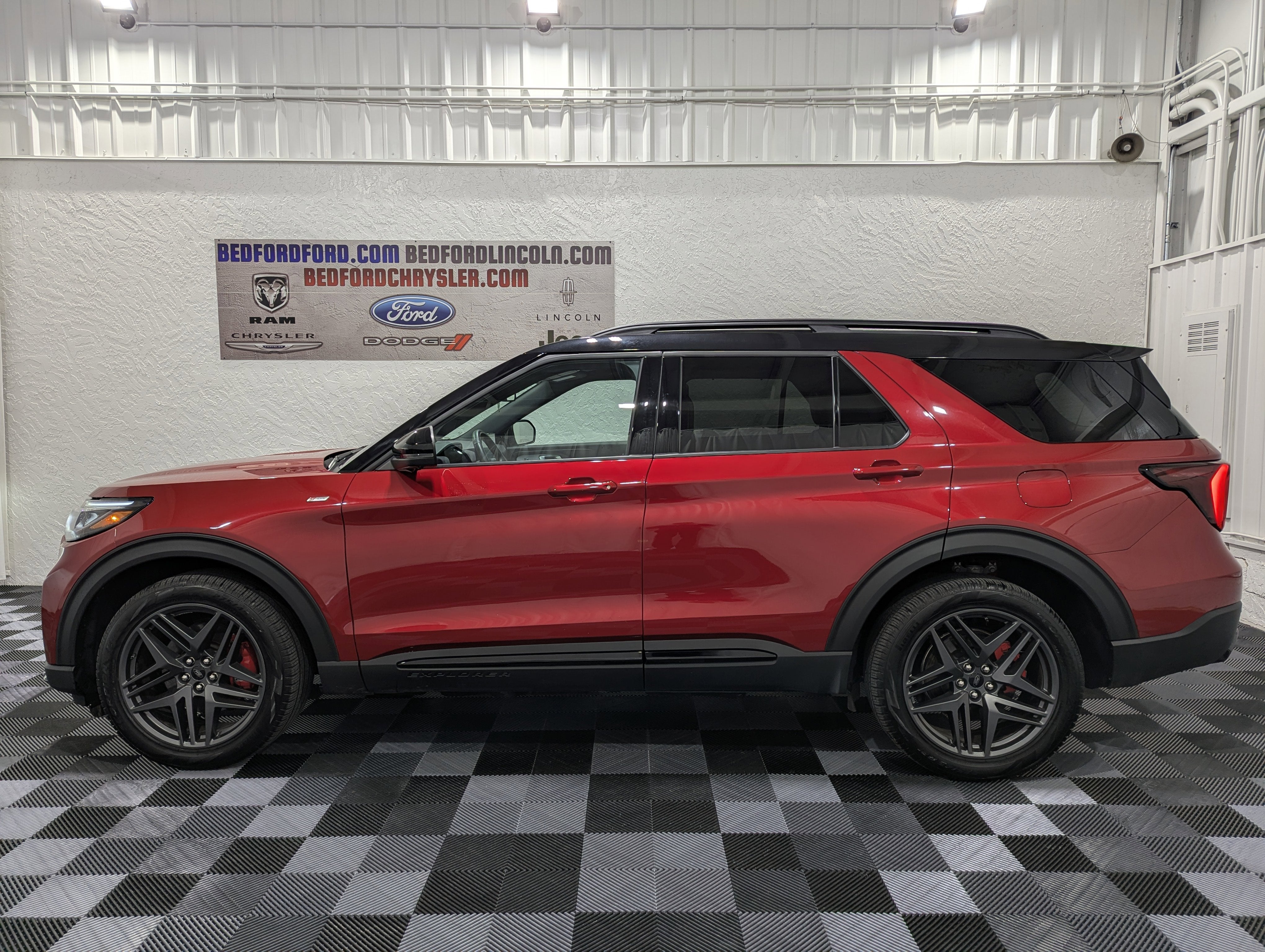 2025 Ford Explorer ST-Line