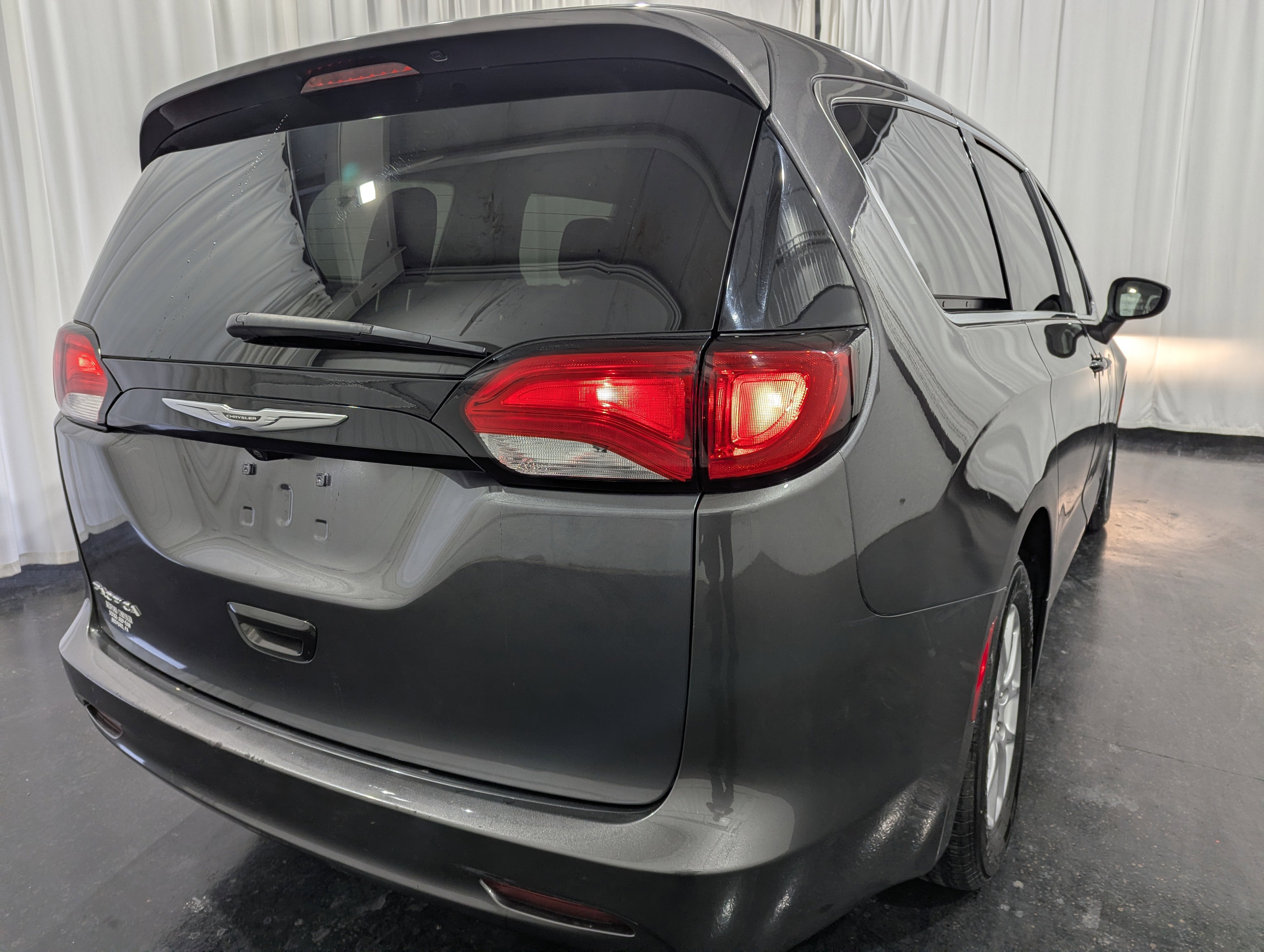 2023 Chrysler Voyager LX