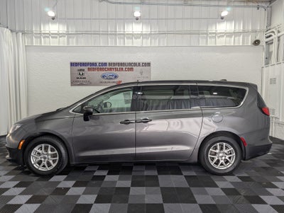 2023 Chrysler Voyager LX