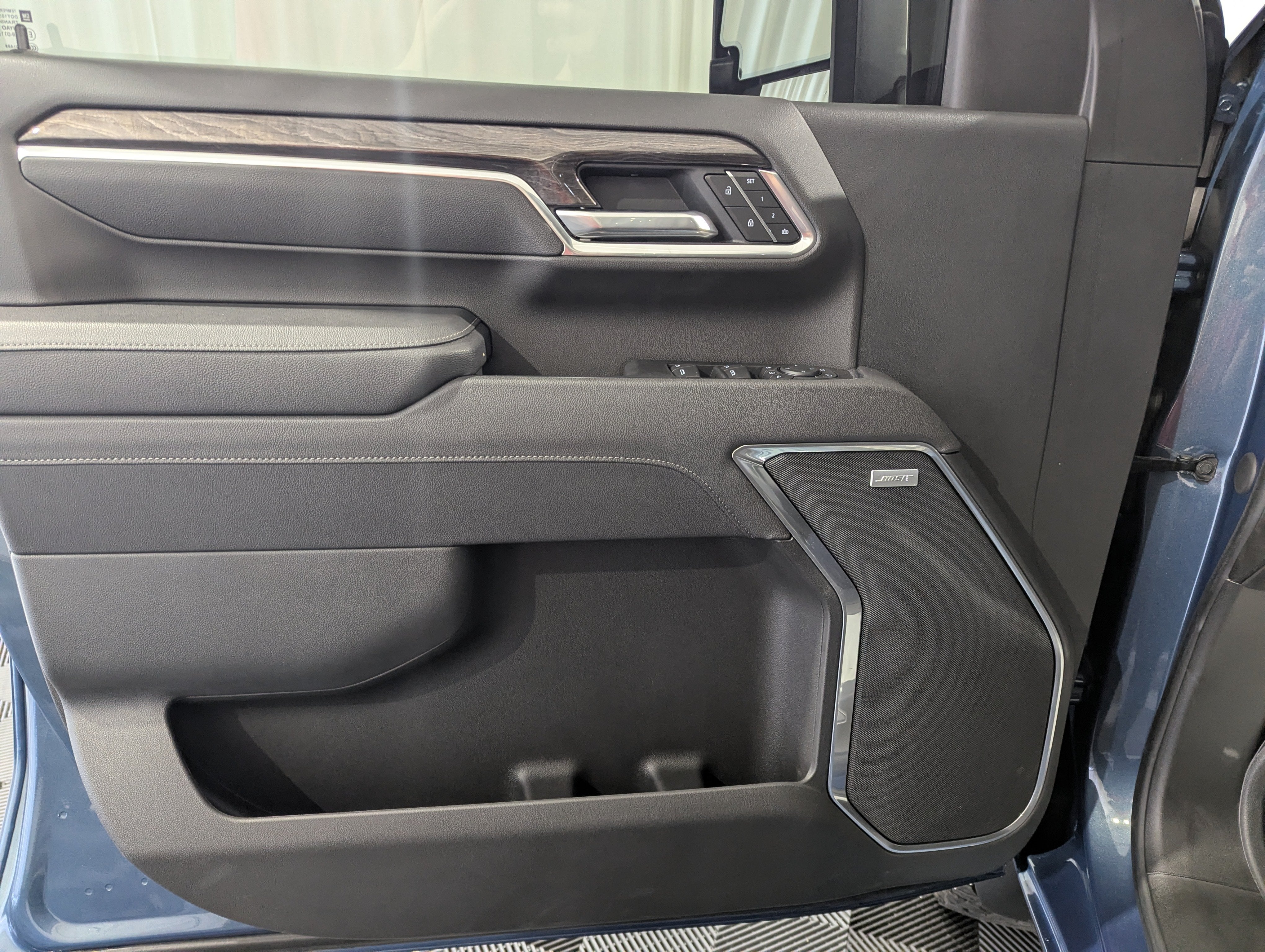 2025 Chevrolet Silverado 2500HD 4WD Crew Cab Standard Bed LTZ