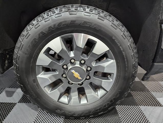 2024 Chevrolet Silverado 2500HD 4WD Crew Cab Standard Bed Custom
