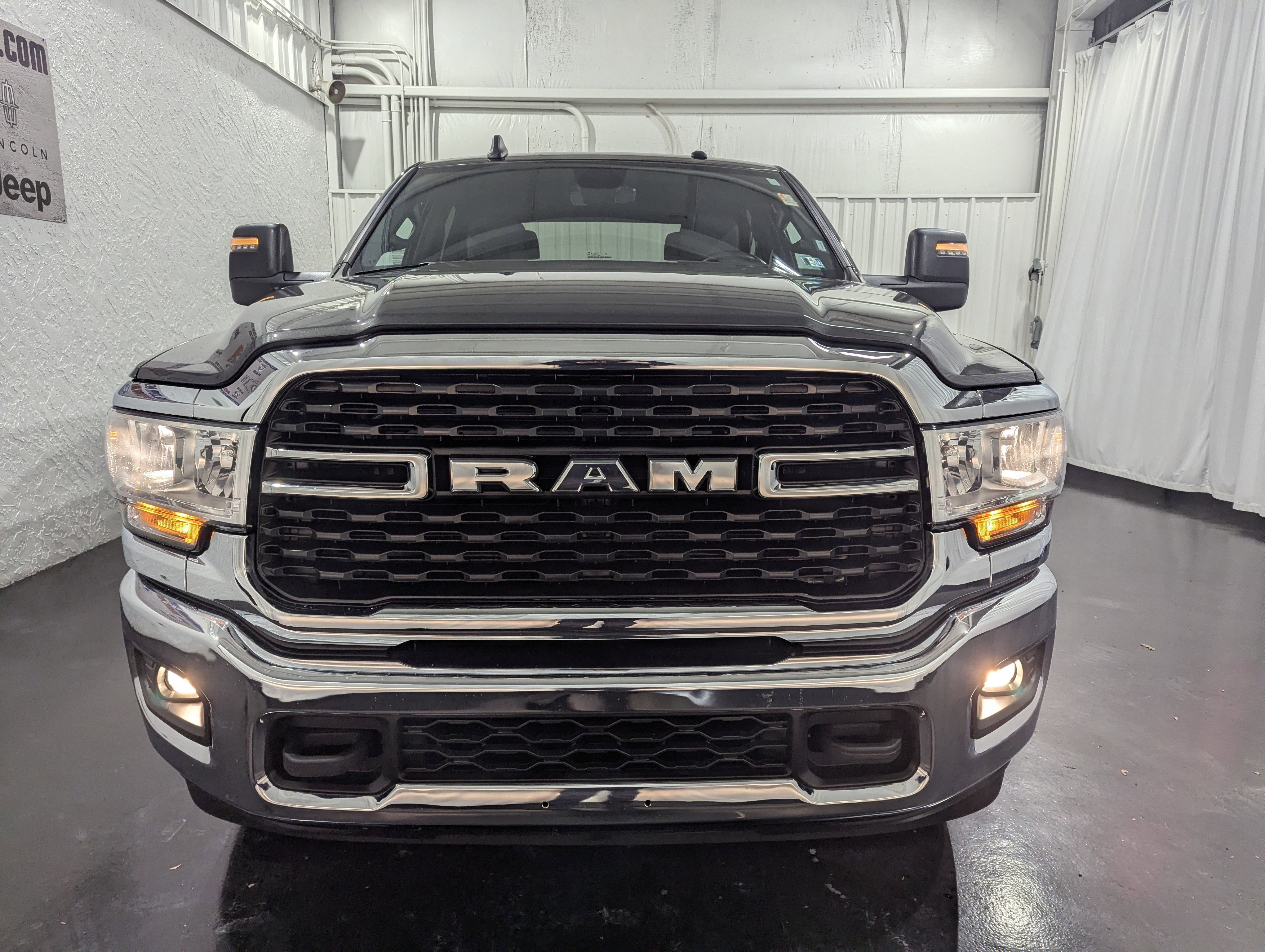 2024 RAM 3500 Big Horn Crew Cab 4x4 8' Box