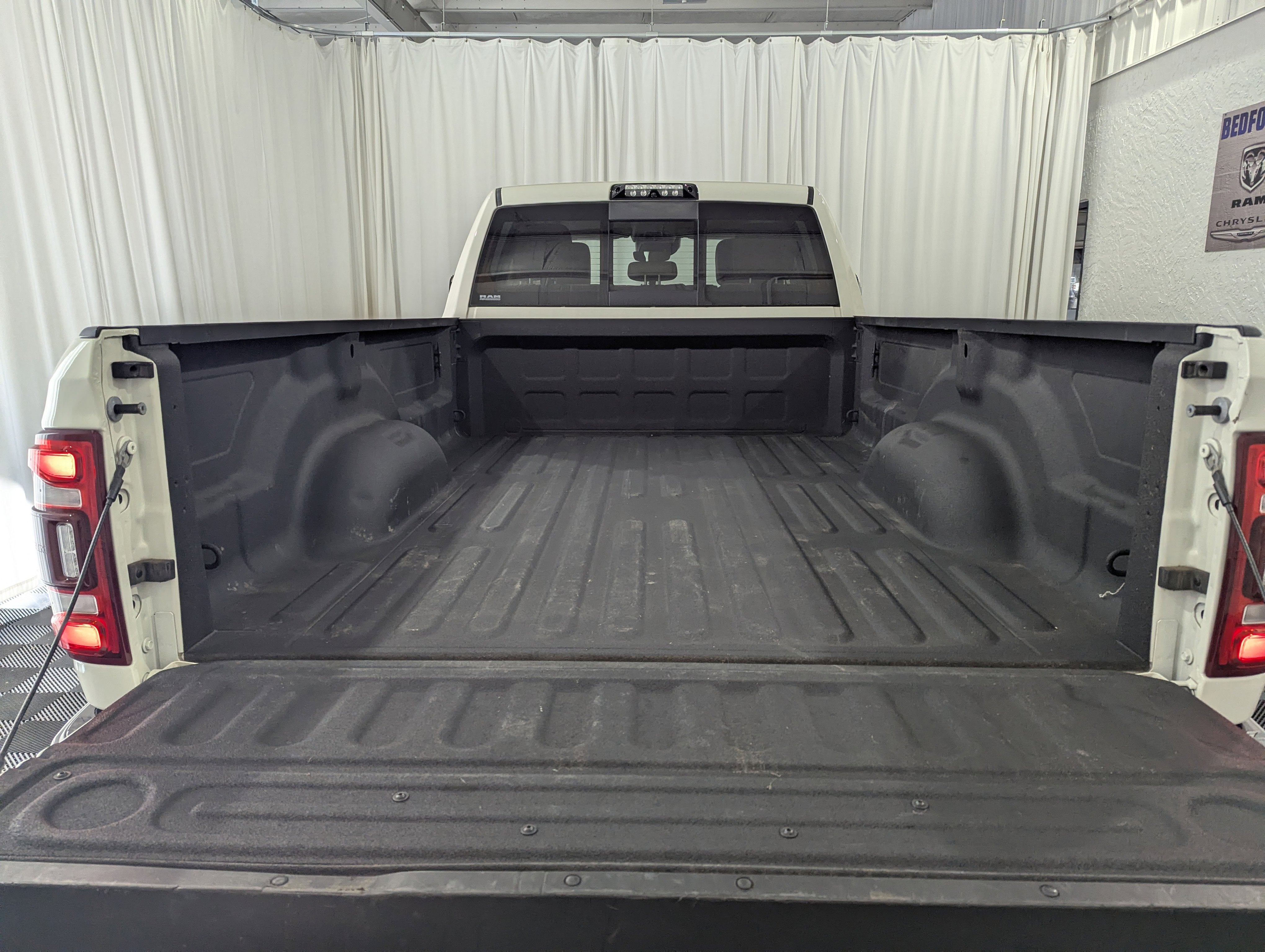 2020 RAM 3500 Laramie Crew Cab 4x4 8' Box
