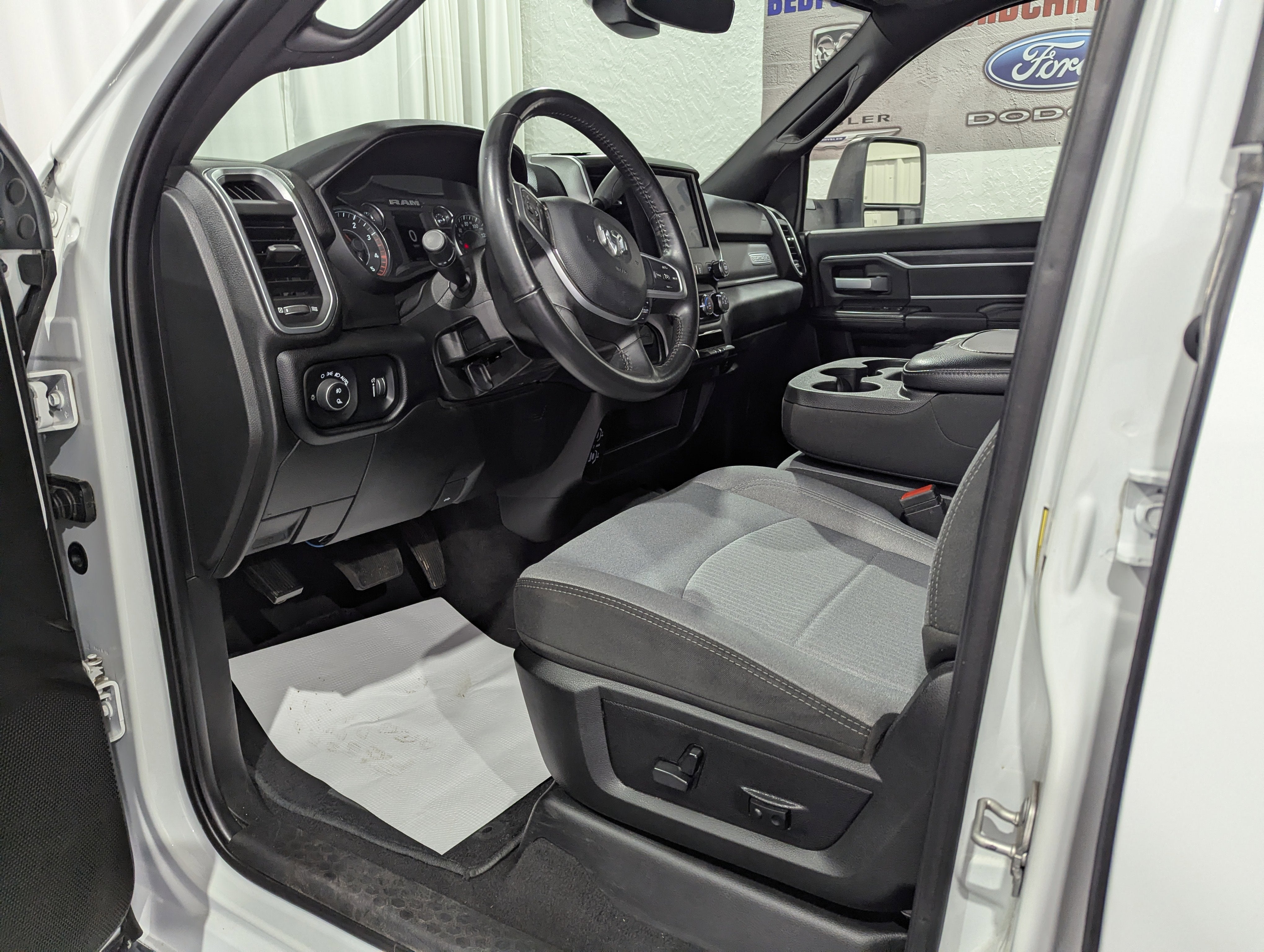 2024 RAM 3500 Big Horn Crew Cab 4x4 8' Box