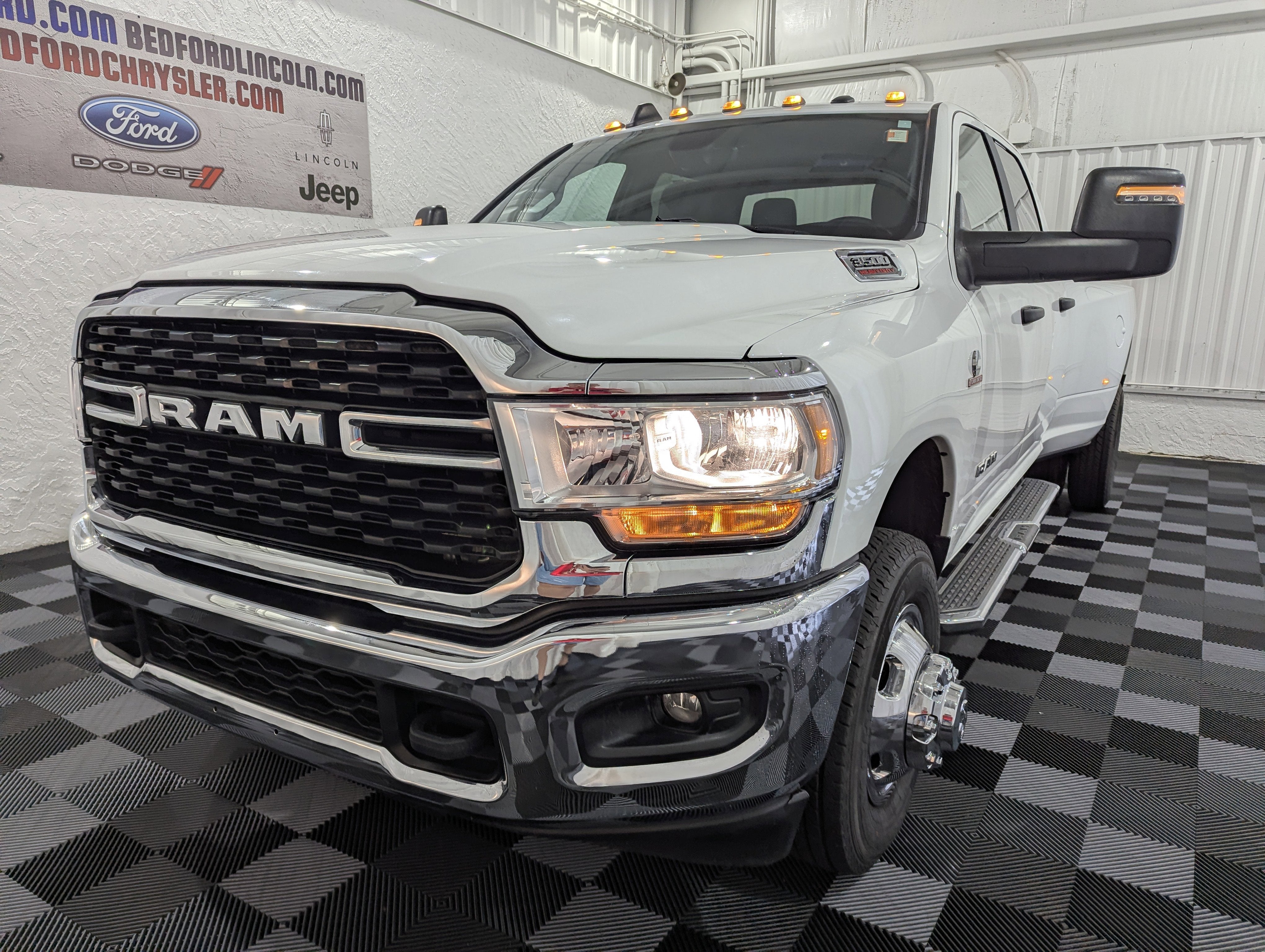 2024 RAM 3500 Big Horn Crew Cab 4x4 8' Box