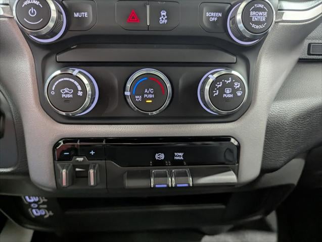 2024 RAM 3500 Big Horn Crew Cab 4x4 8' Box