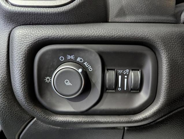 2020 RAM 2500 Tradesman Crew Cab 4x4 6'4' Box